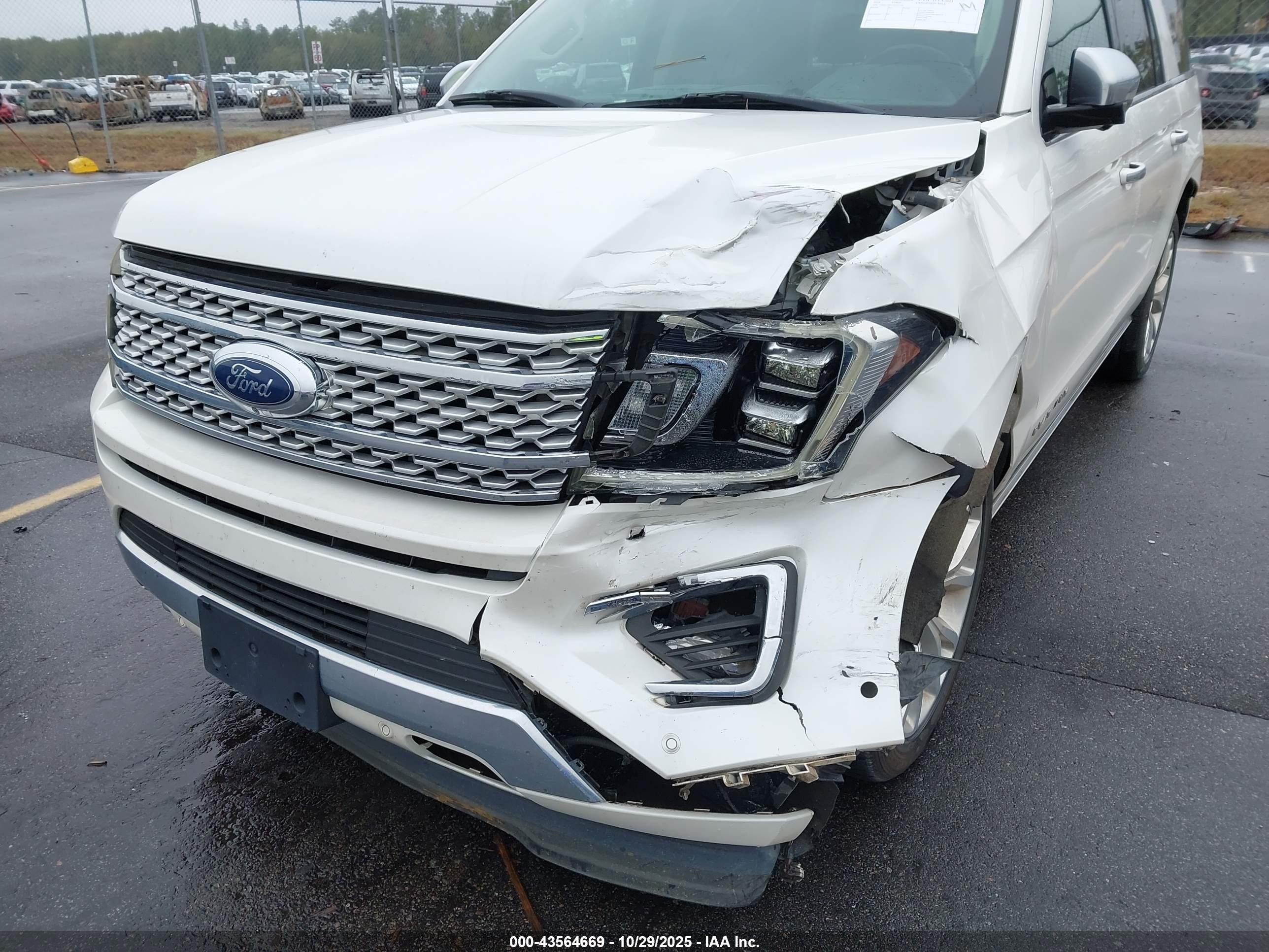 FORD EXPEDITION image 6