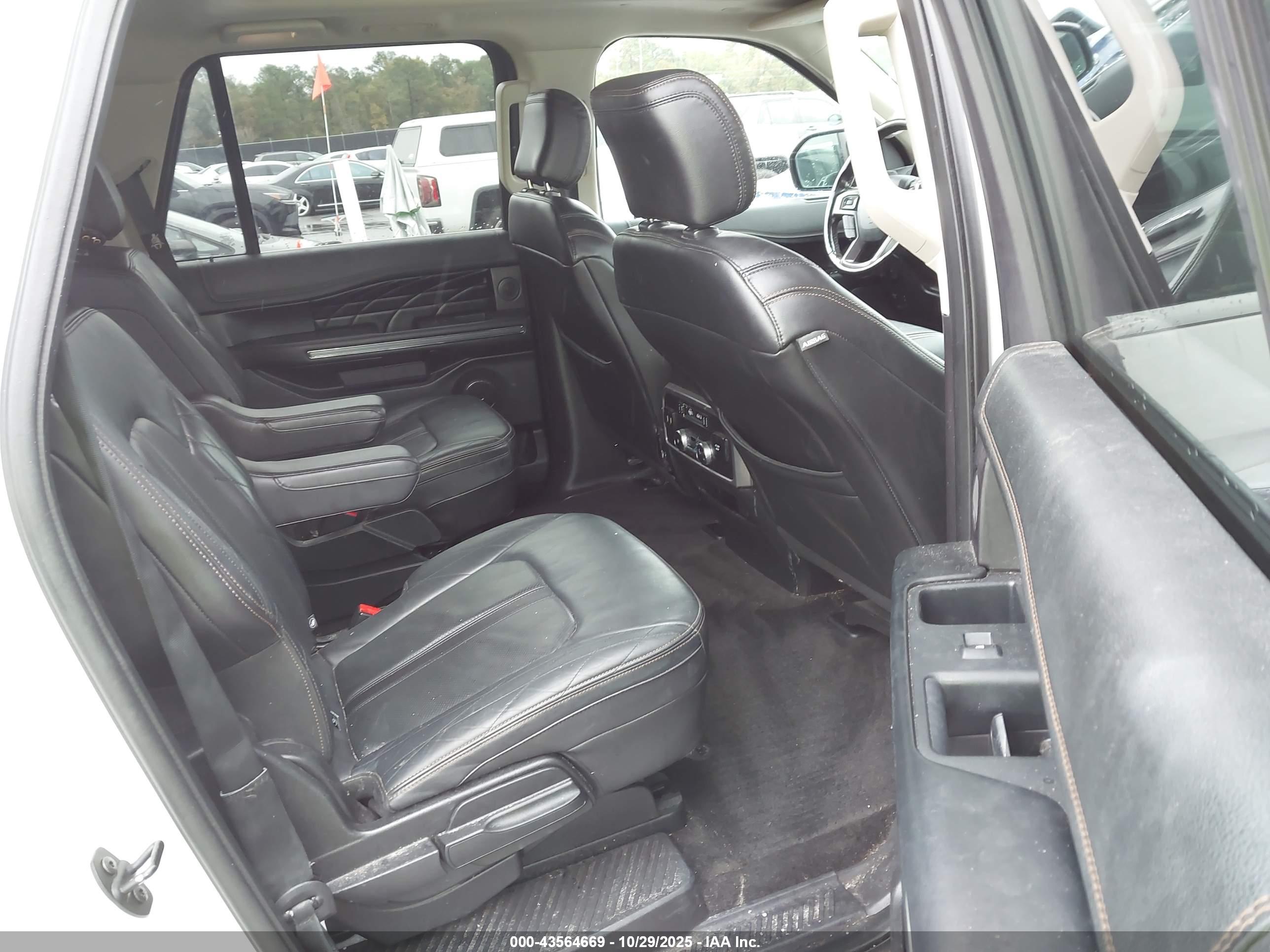 FORD EXPEDITION image 8