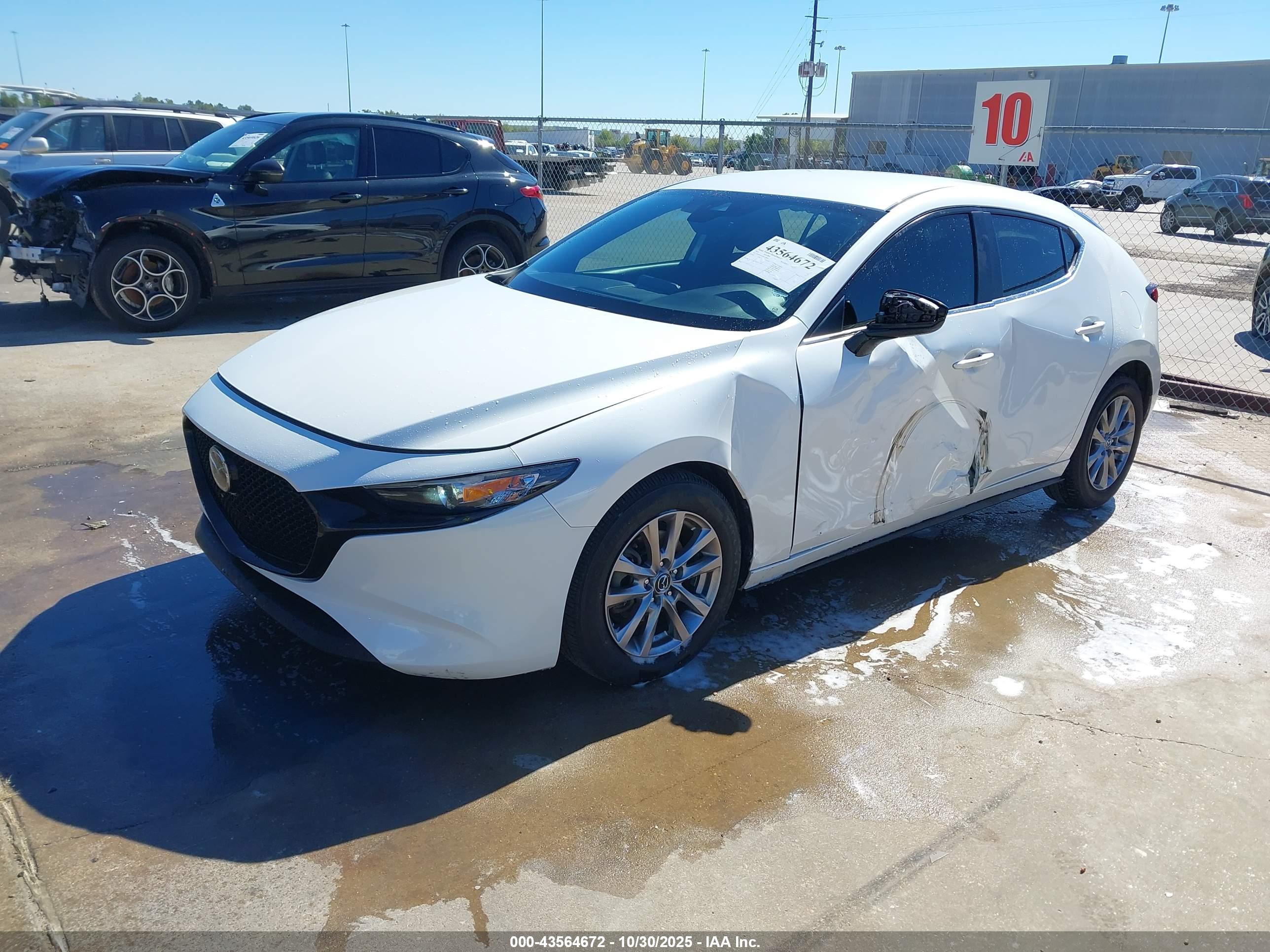 MAZDA MAZDA3 image 2