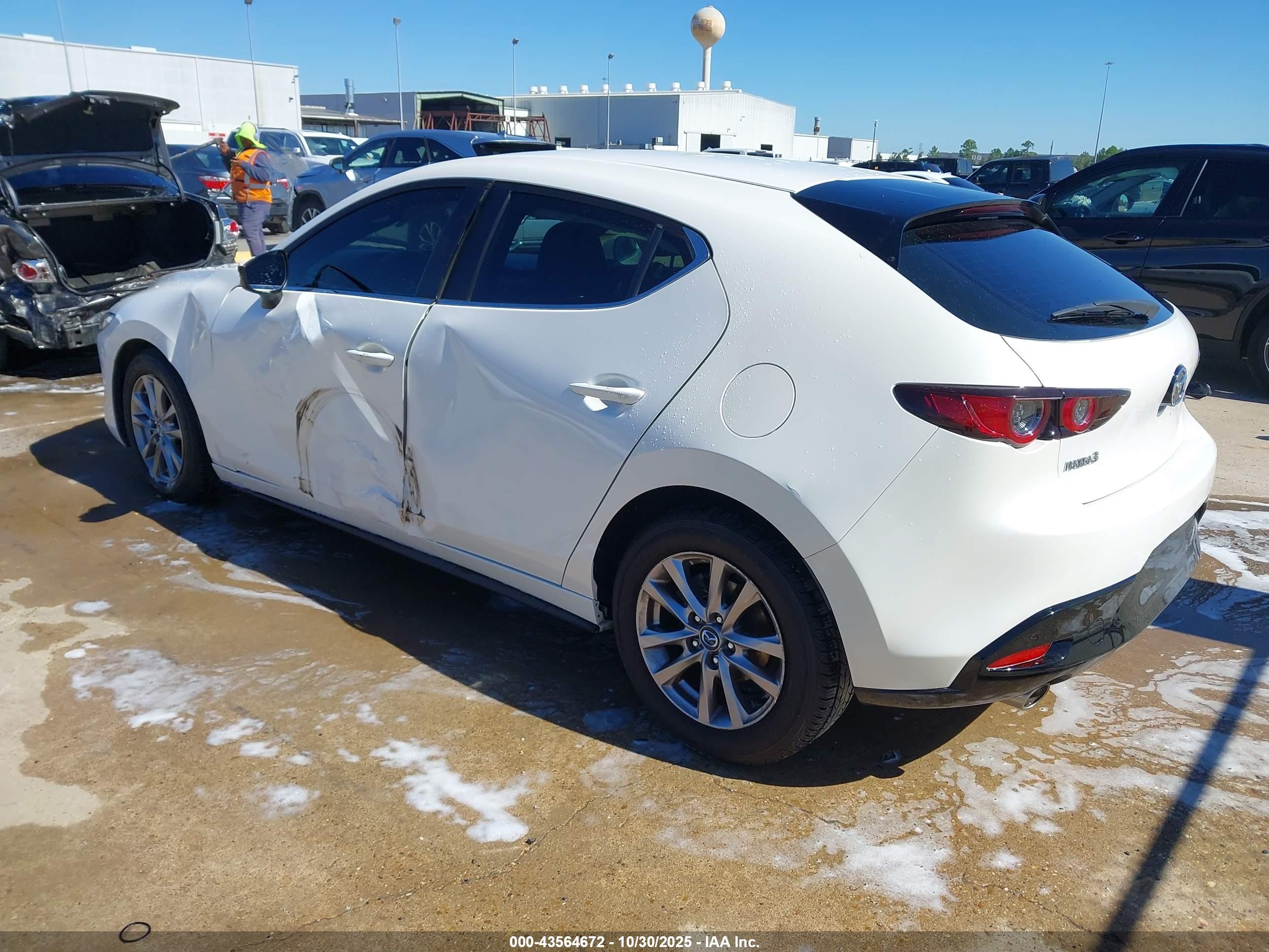 MAZDA MAZDA3 image 3