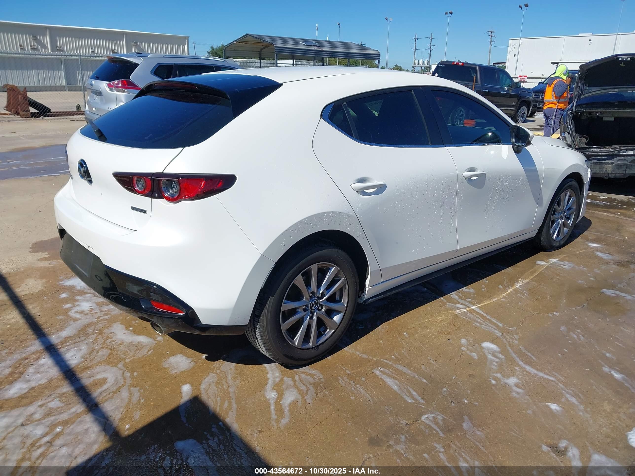 MAZDA MAZDA3 image 4