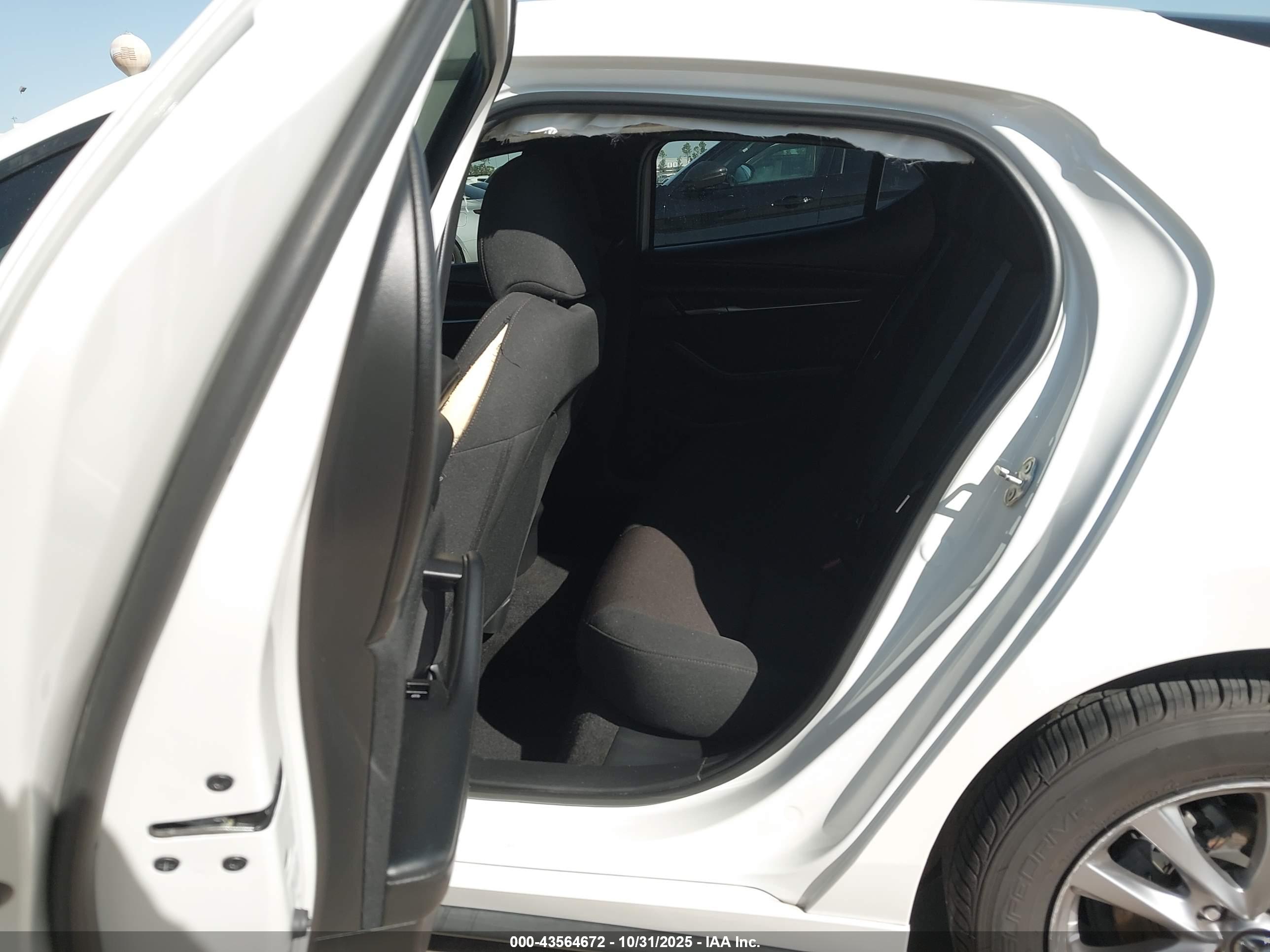 MAZDA MAZDA3 image 8