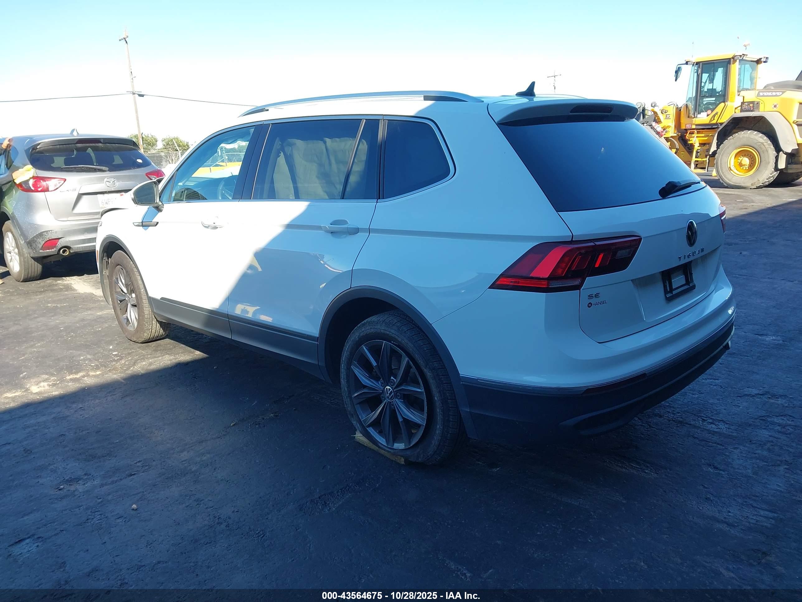 VOLKSWAGEN TIGUAN image 3