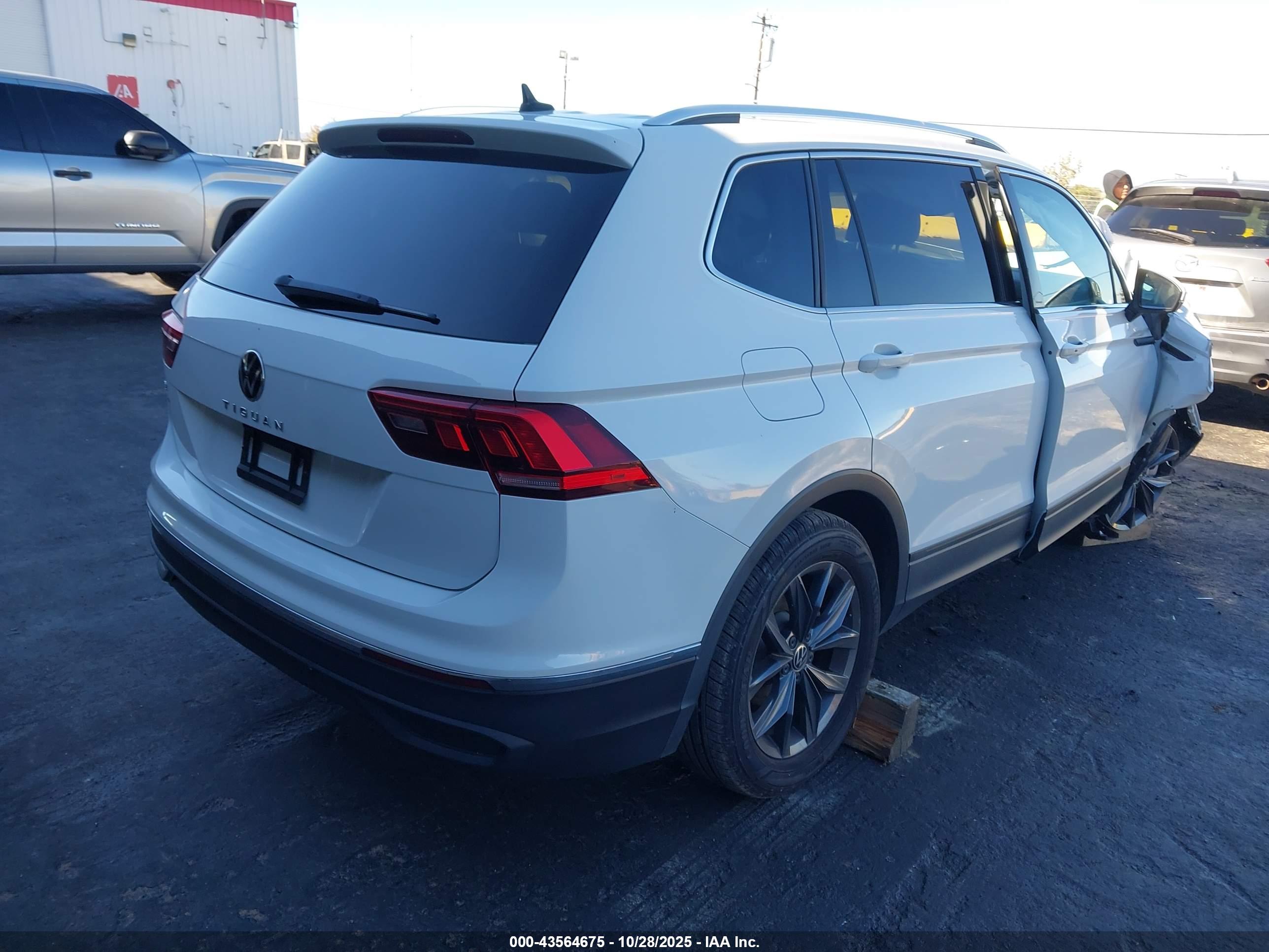VOLKSWAGEN TIGUAN image 4