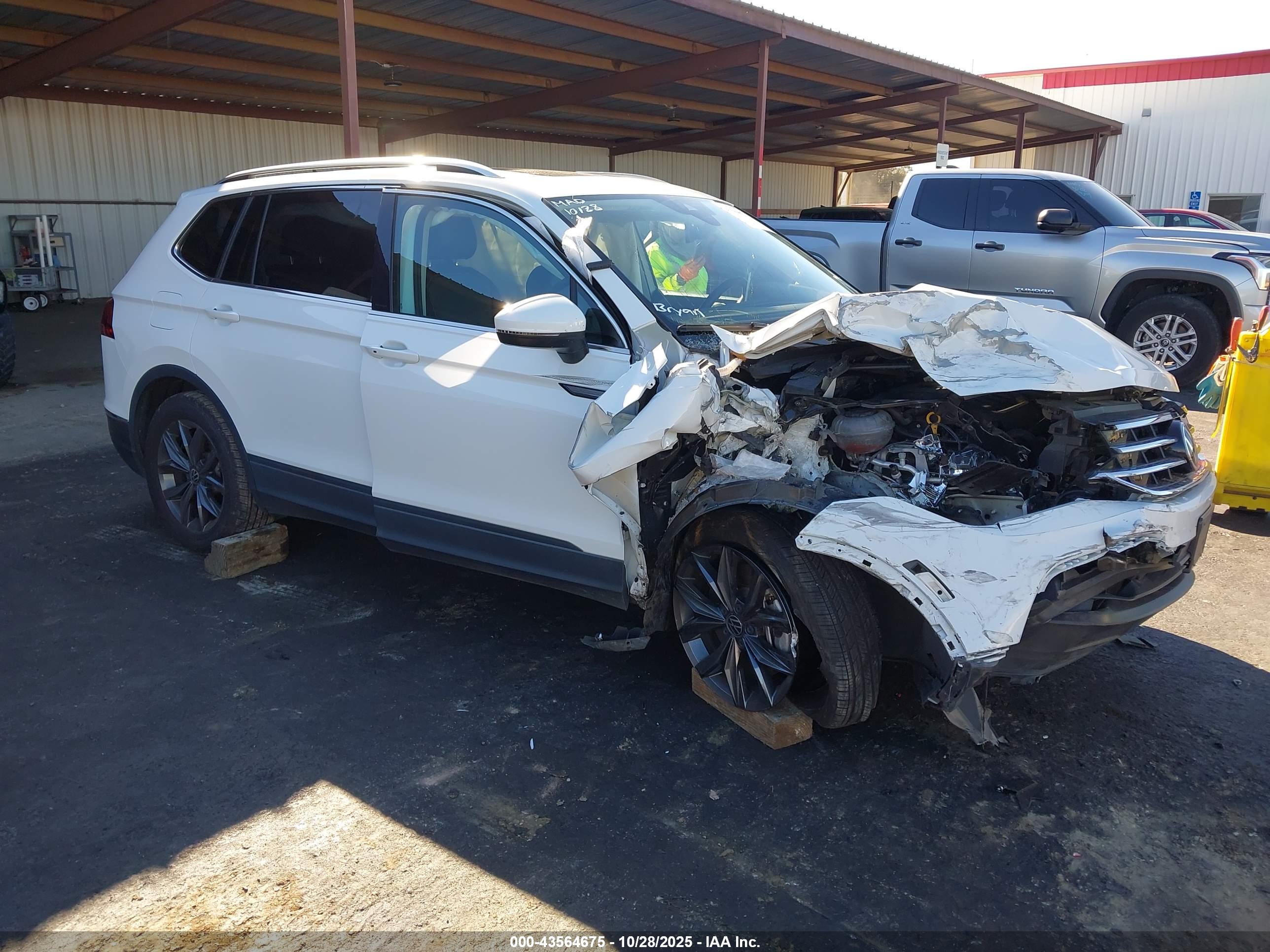 VOLKSWAGEN TIGUAN image 6