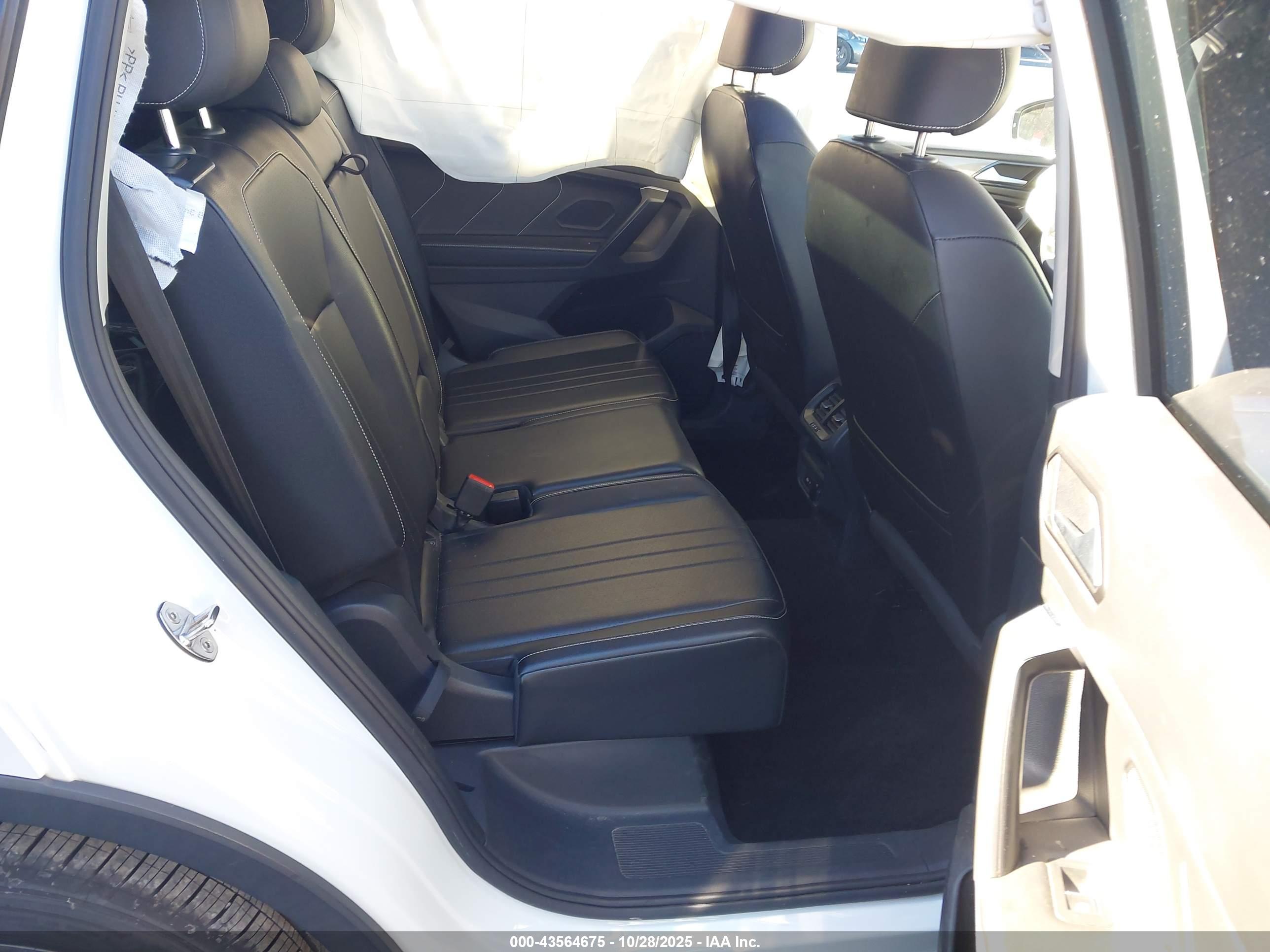 VOLKSWAGEN TIGUAN image 8