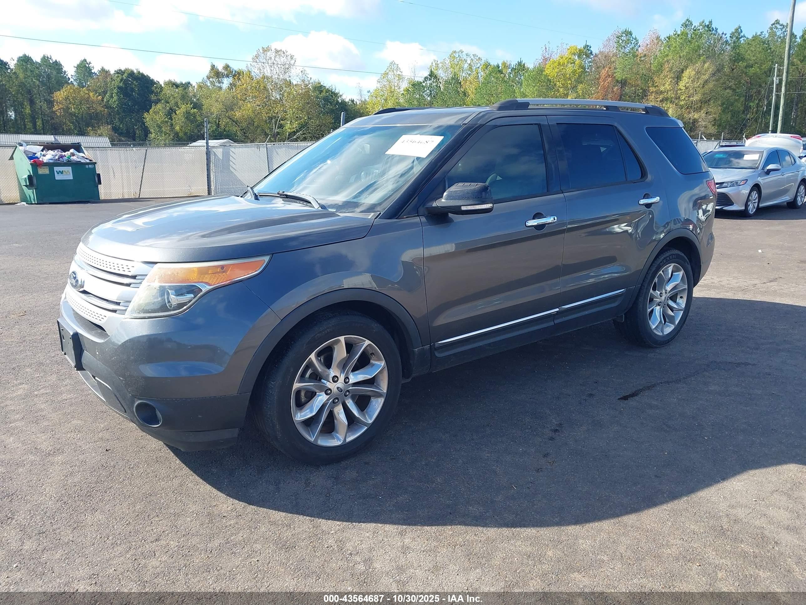 FORD EXPLORER image 2