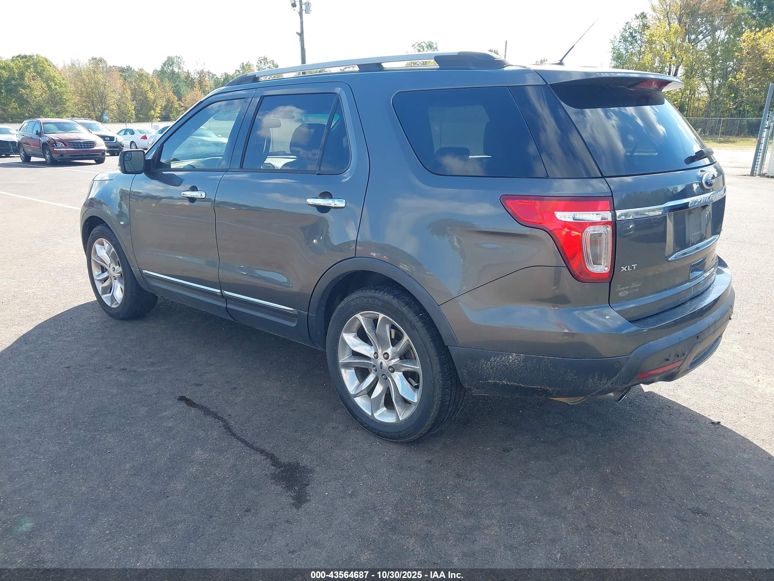 FORD EXPLORER image 3