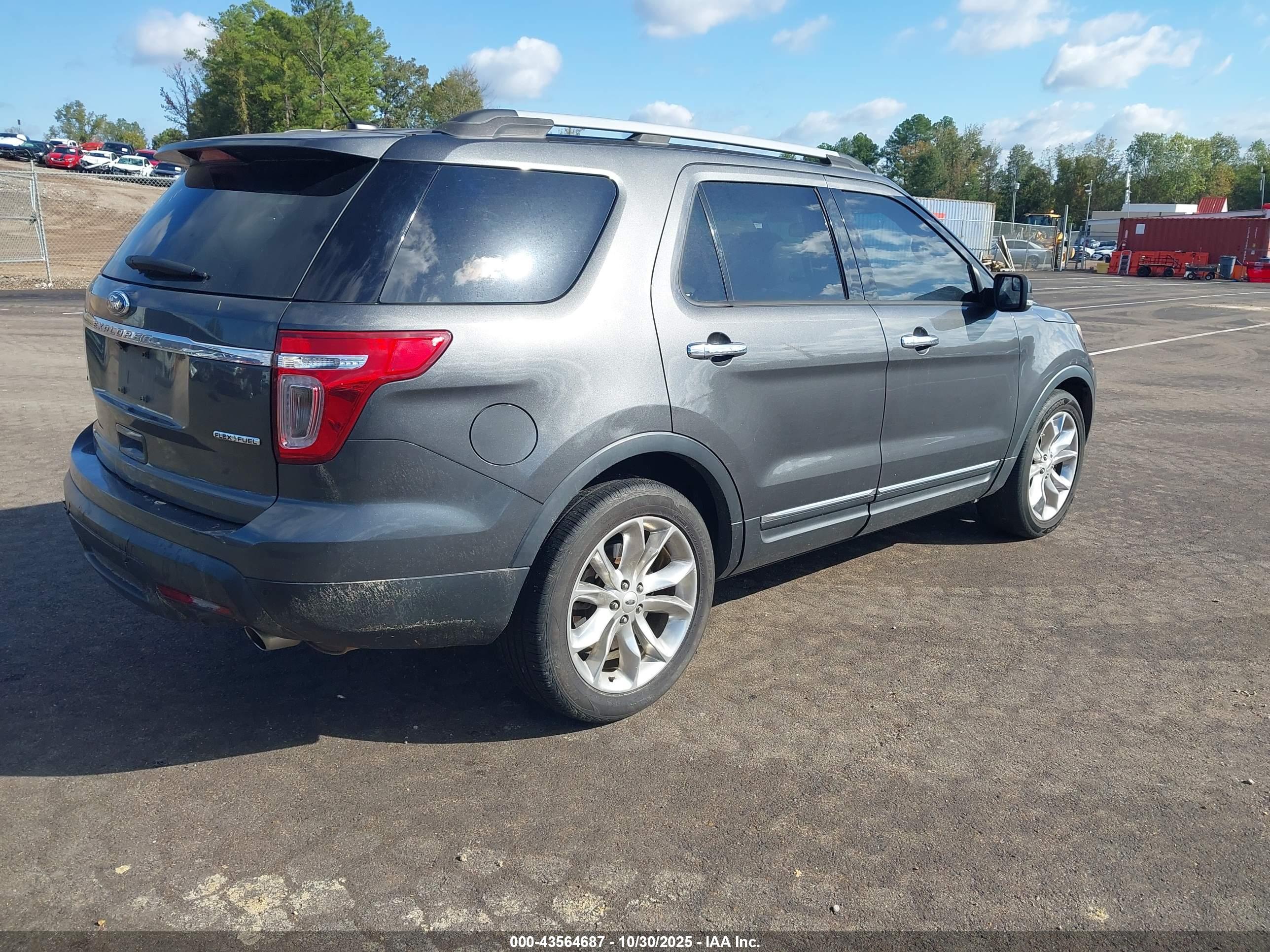 FORD EXPLORER image 4