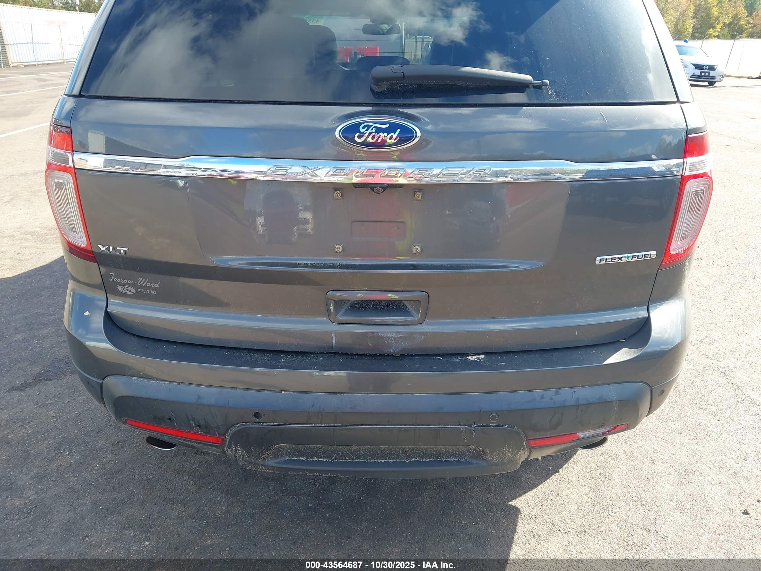 FORD EXPLORER image 6