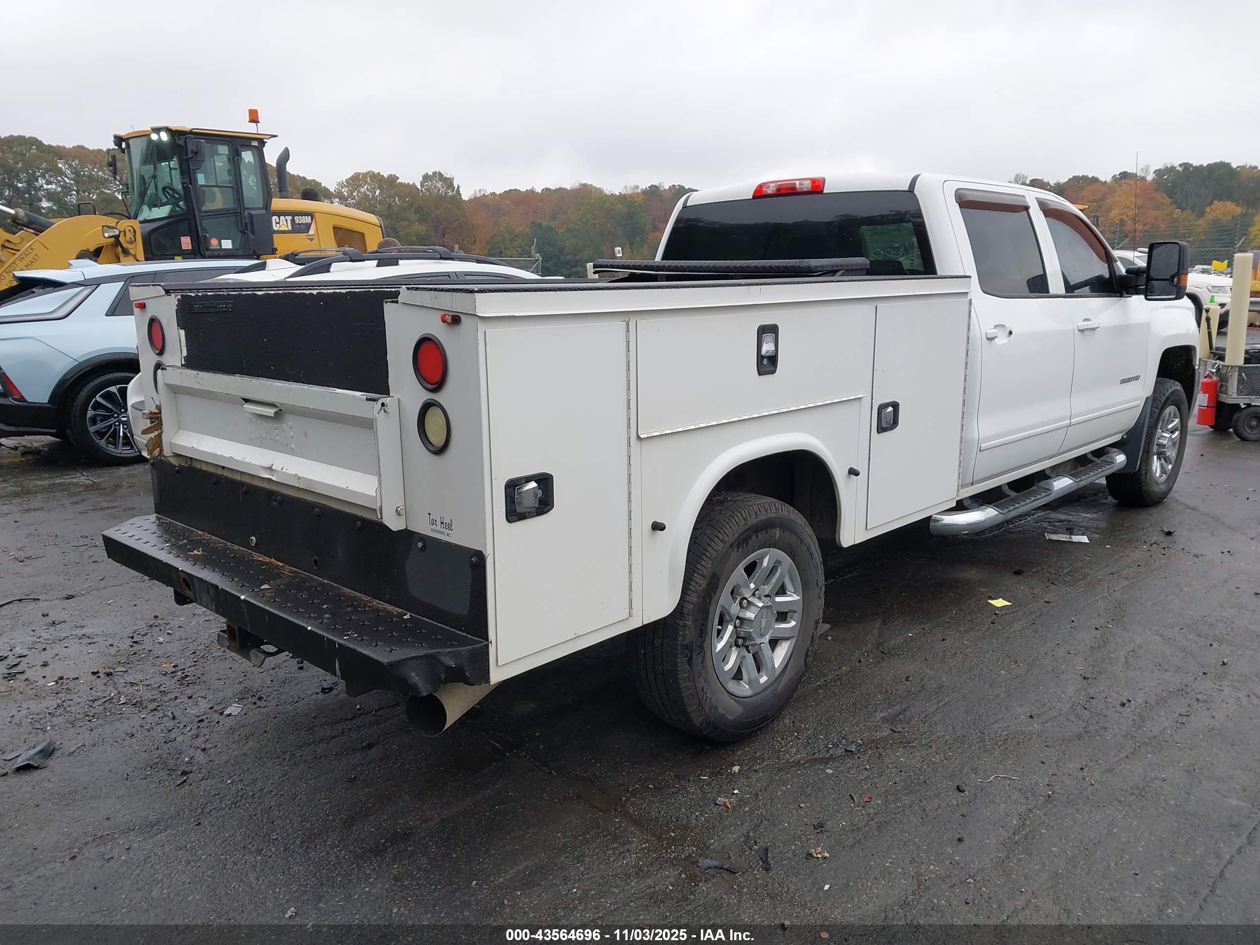 CHEVROLET SILVERADO image 4