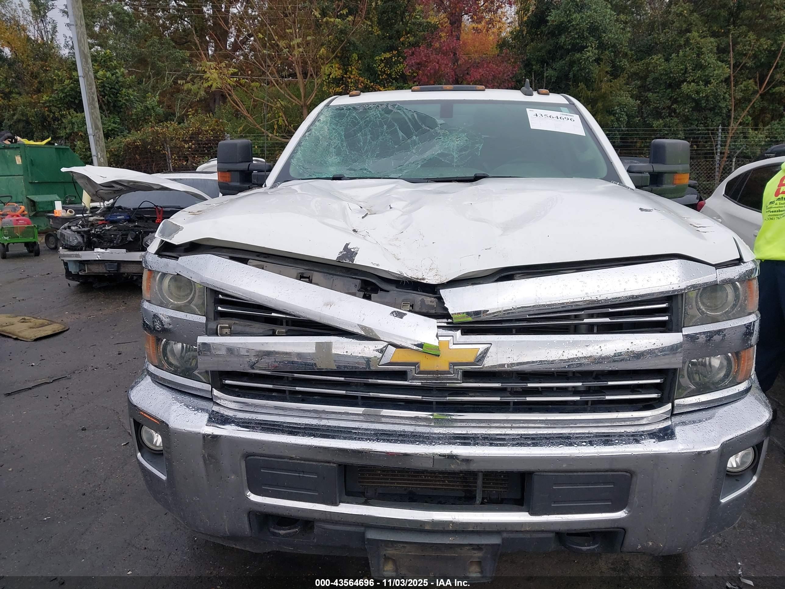 CHEVROLET SILVERADO image 6