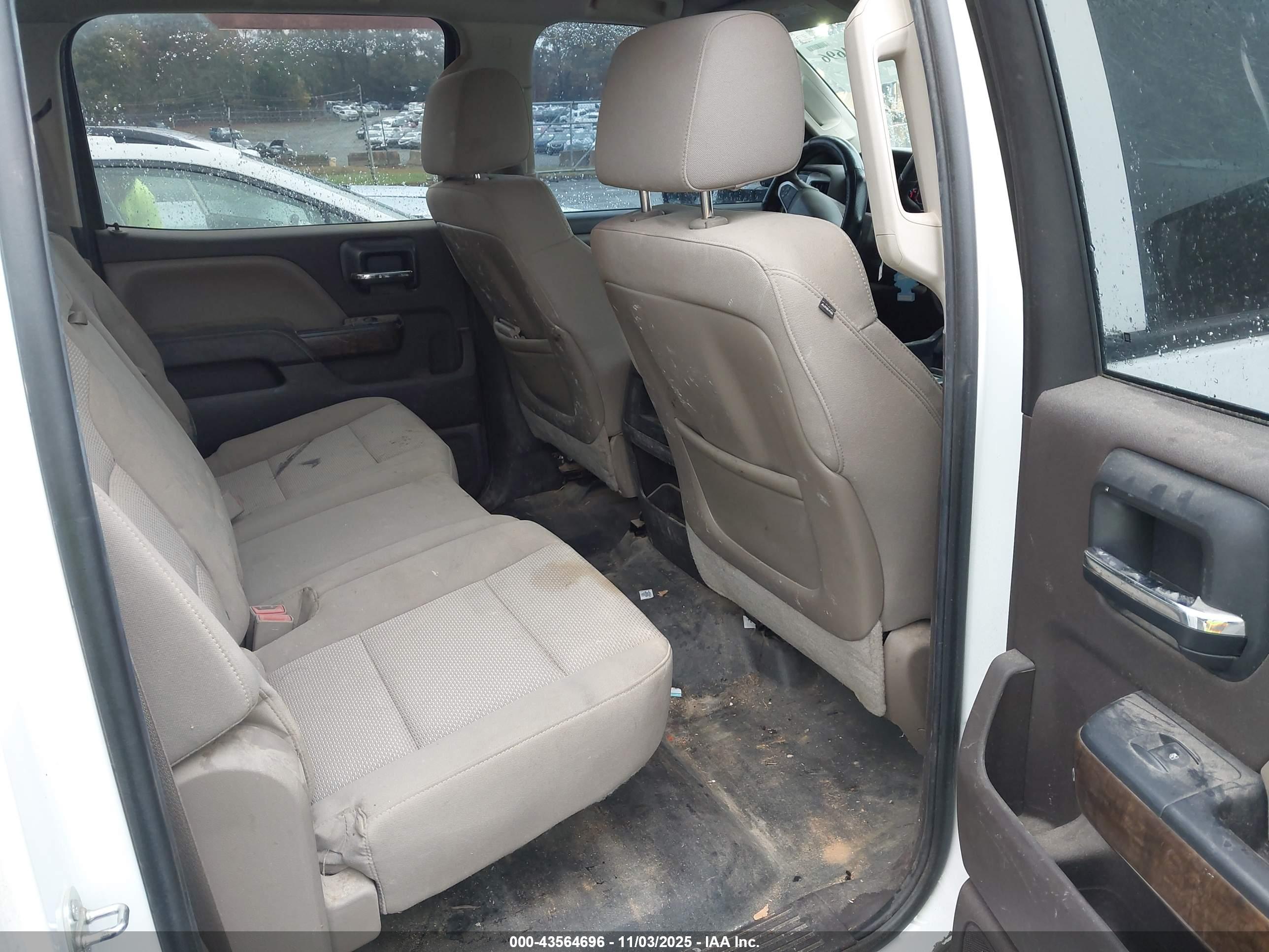 CHEVROLET SILVERADO image 8