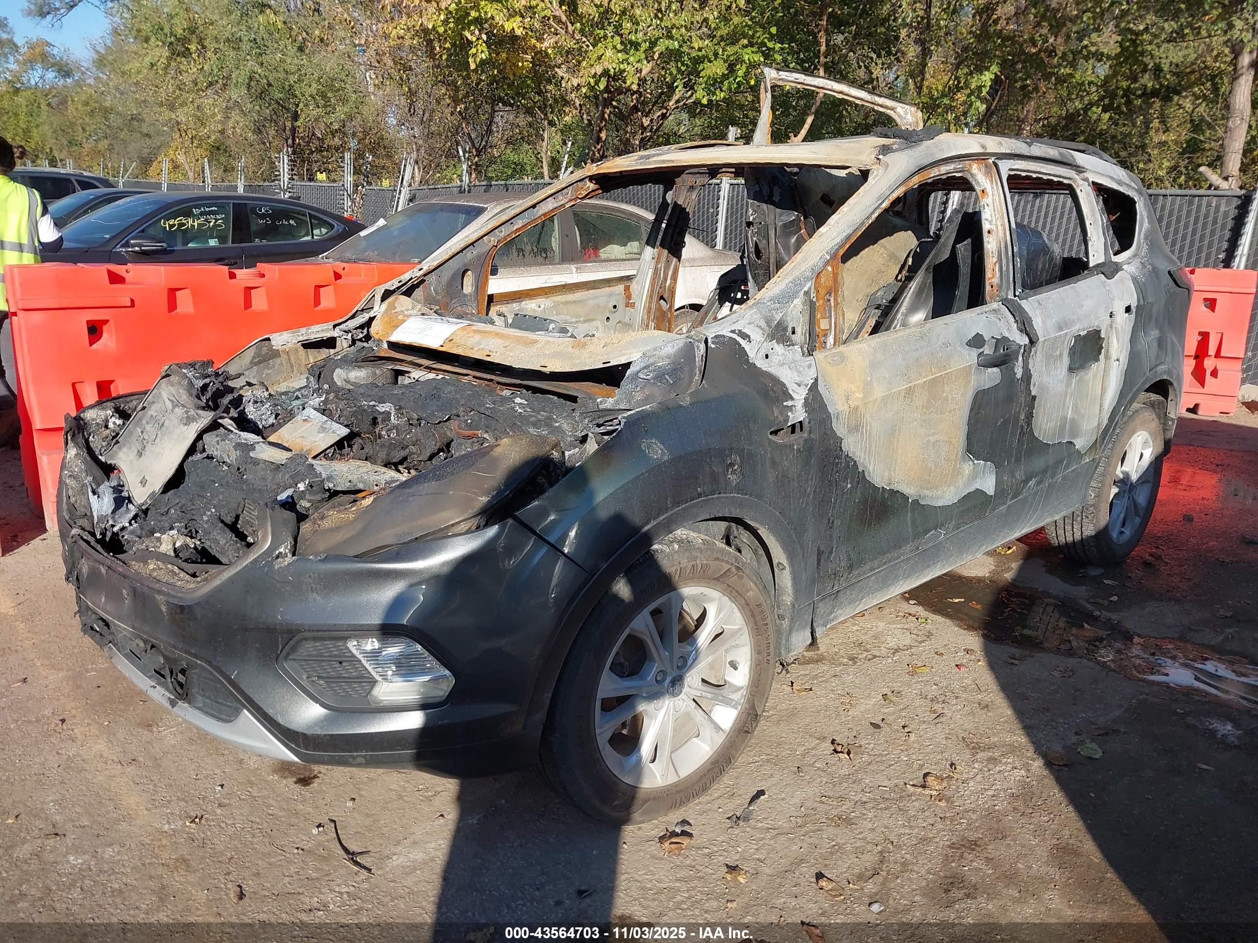 FORD ESCAPE image 2