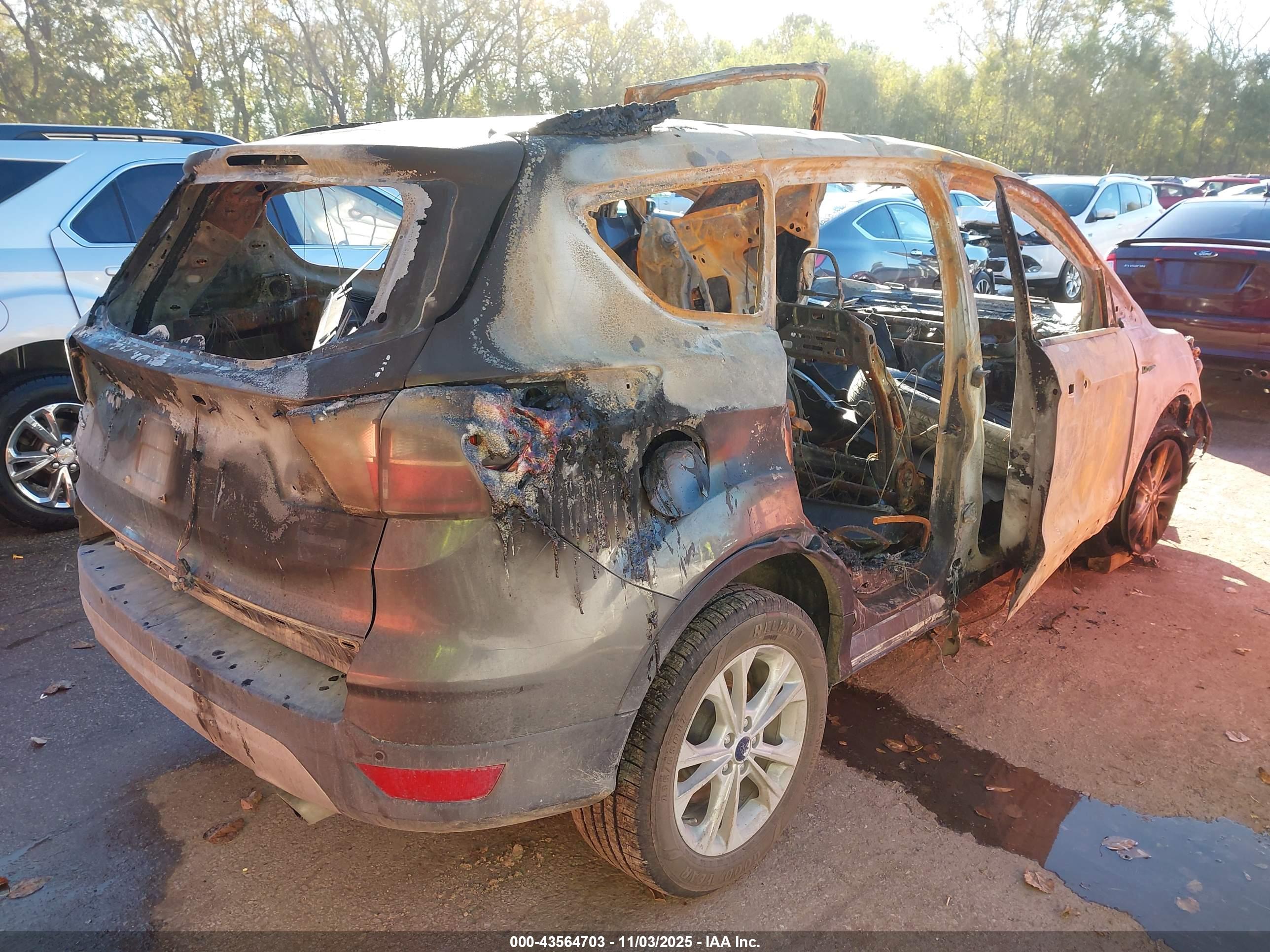FORD ESCAPE image 4