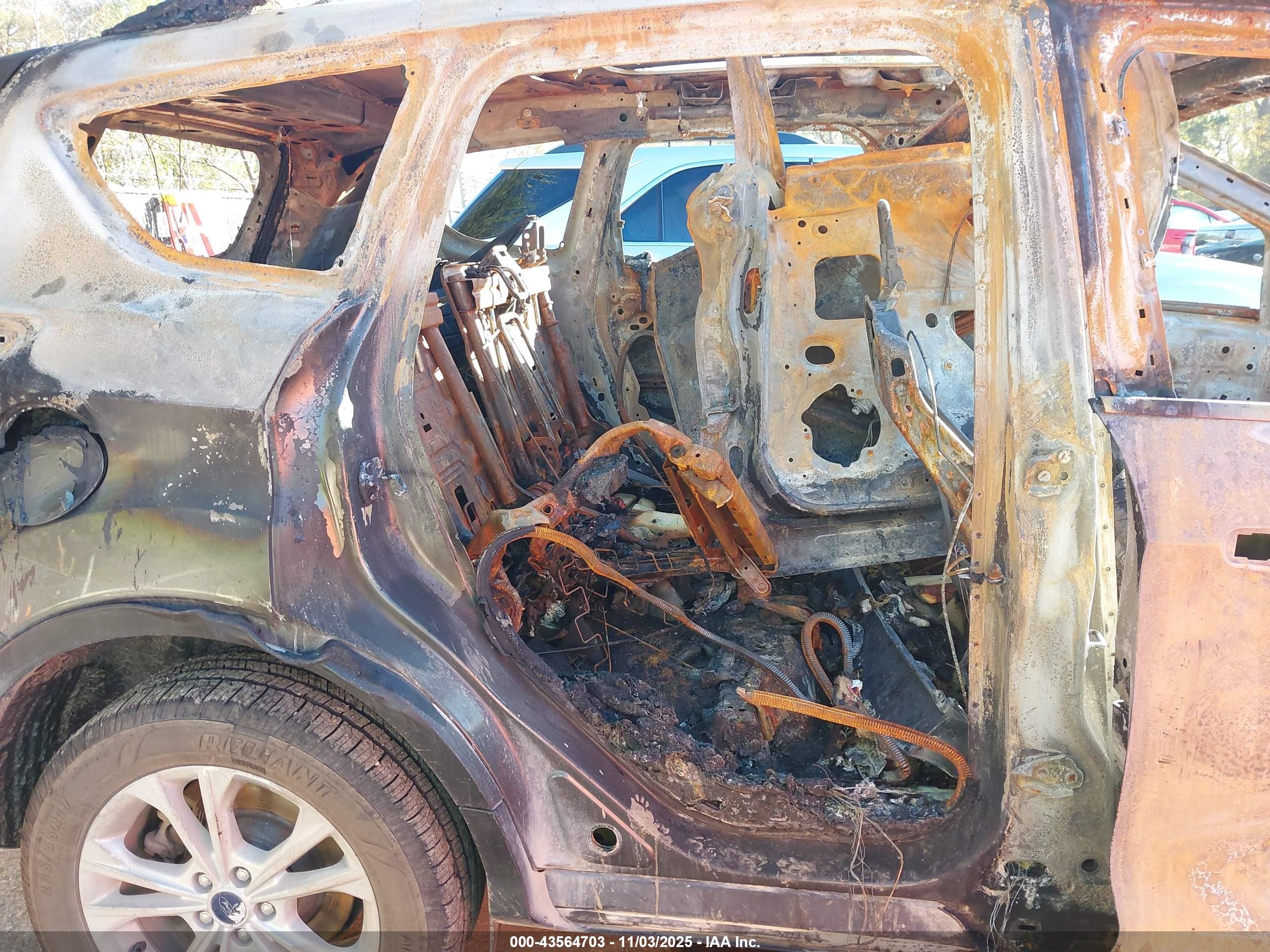 FORD ESCAPE image 8