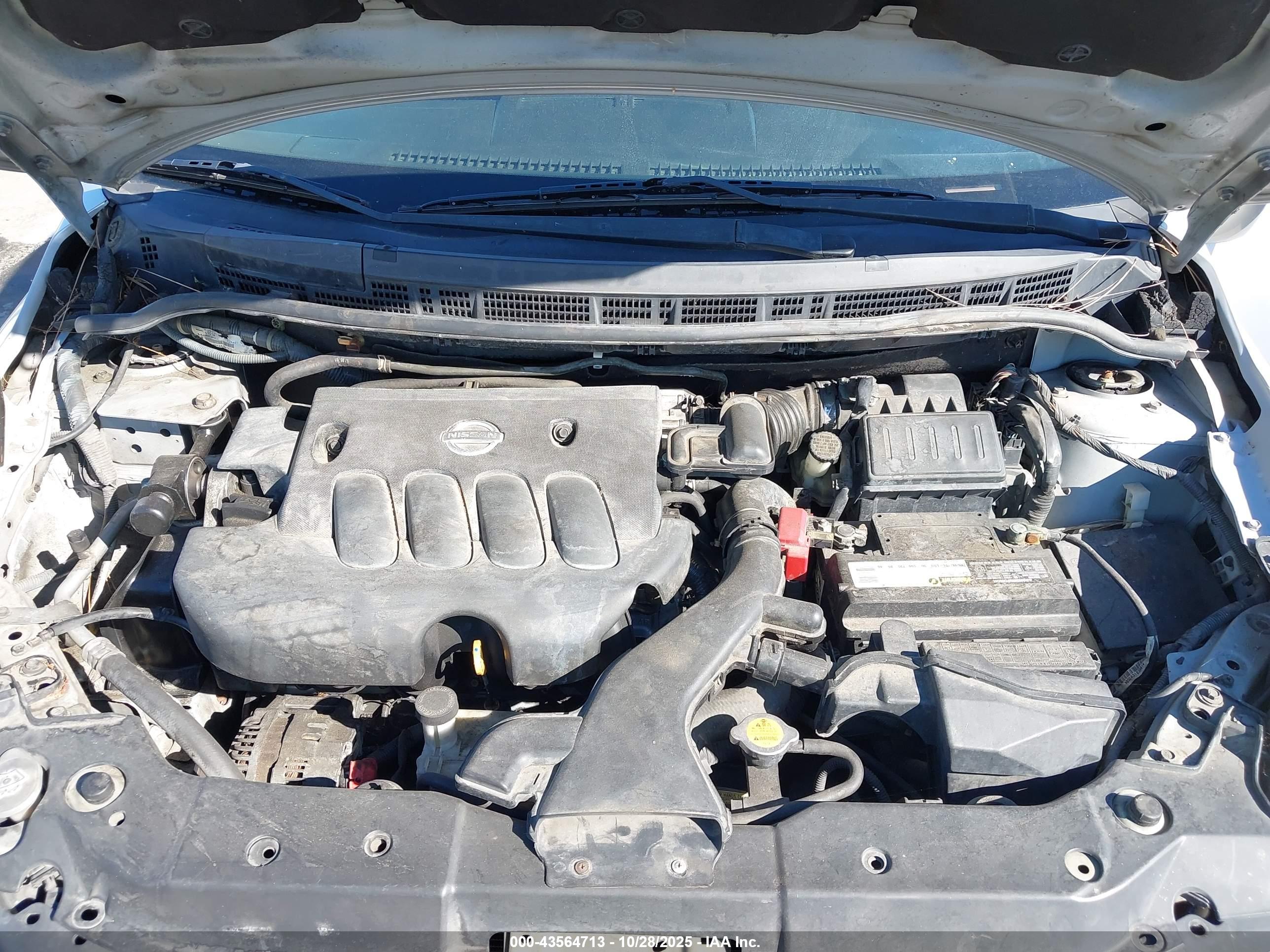 NISSAN VERSA image 10