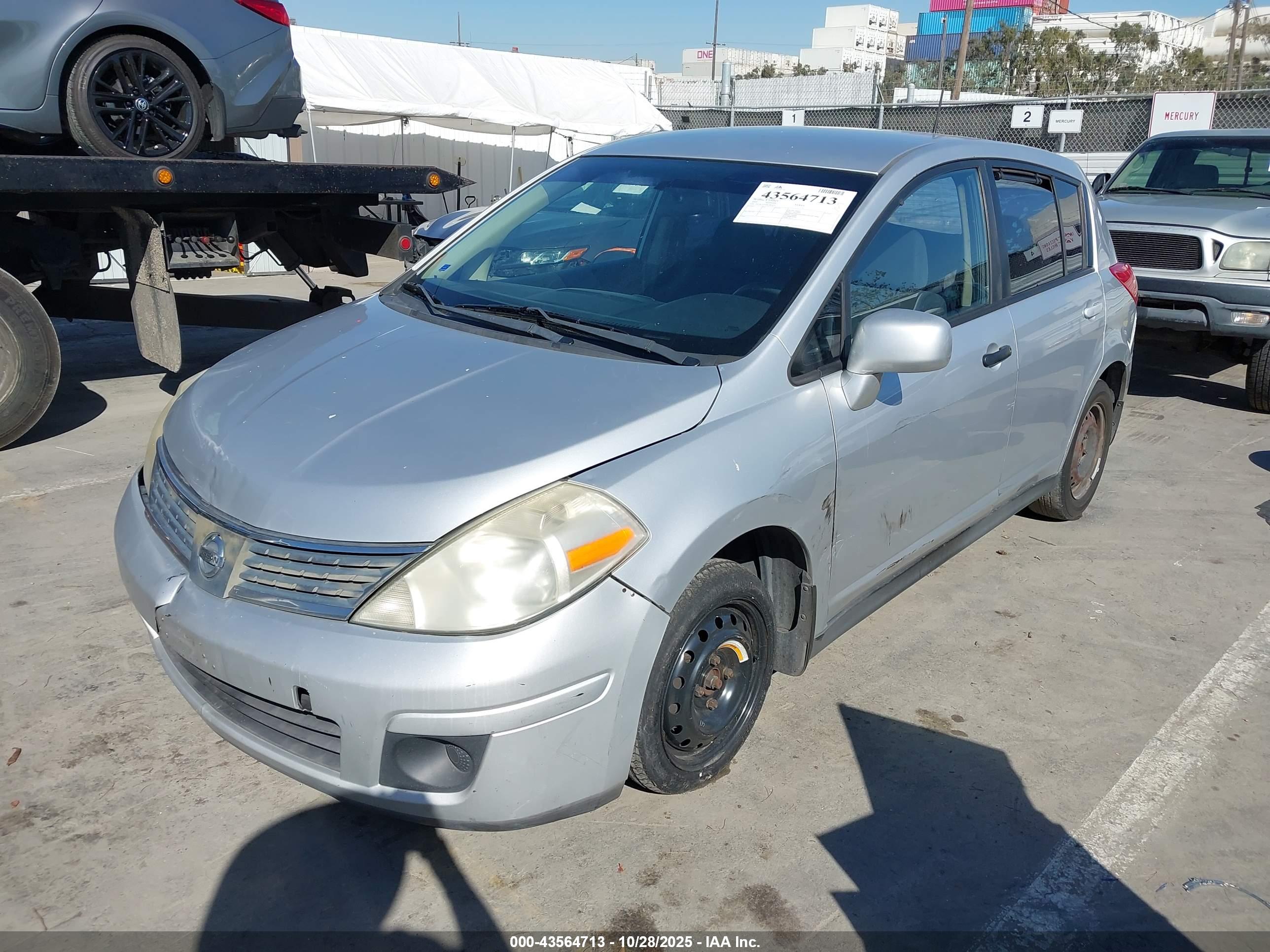 NISSAN VERSA image 2