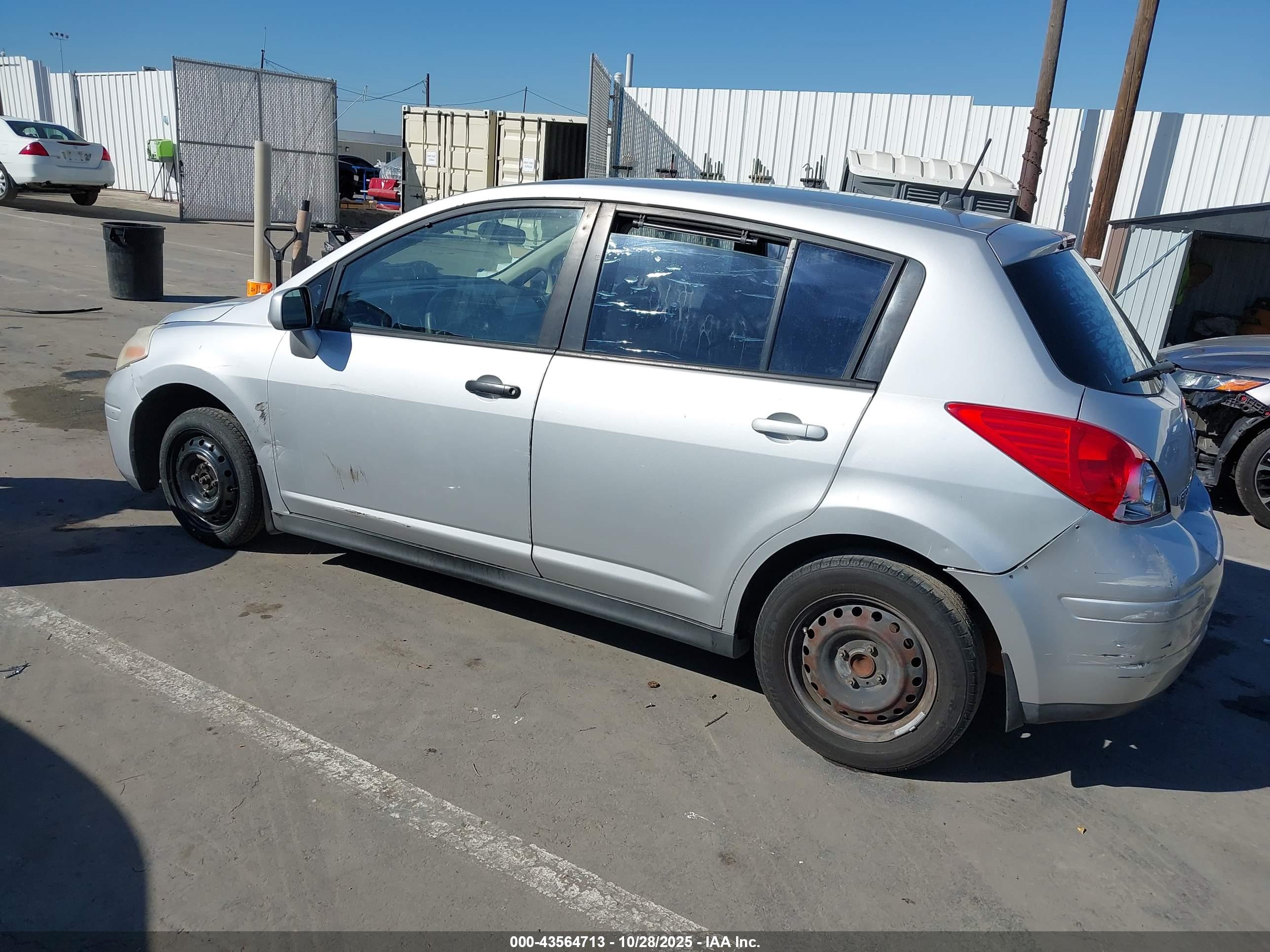 NISSAN VERSA image 3