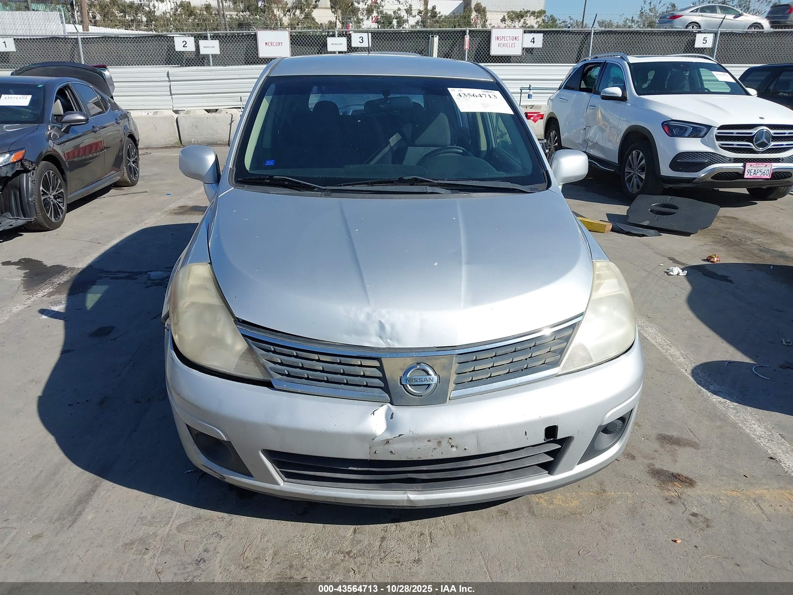 NISSAN VERSA image 6