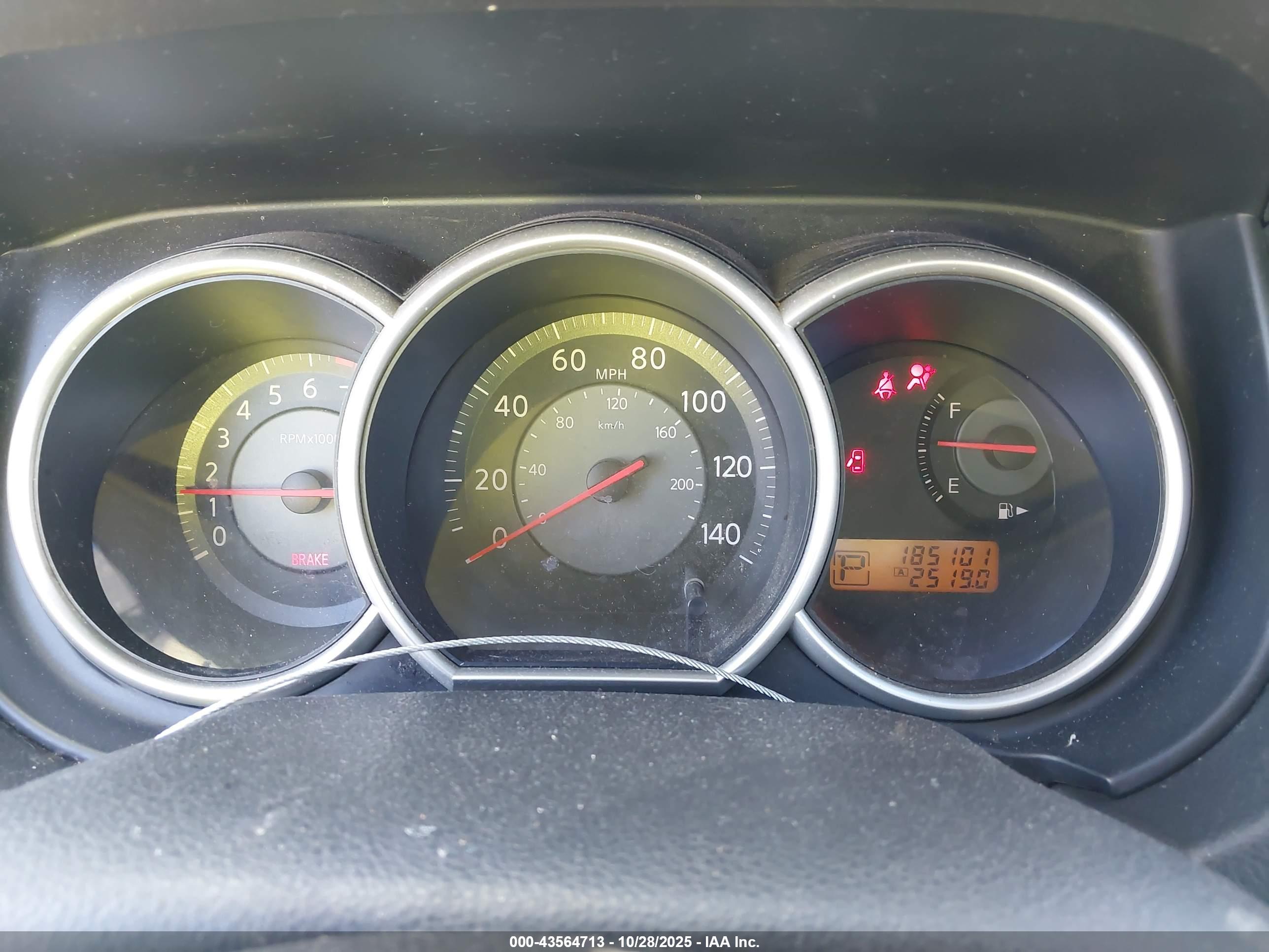 NISSAN VERSA image 7