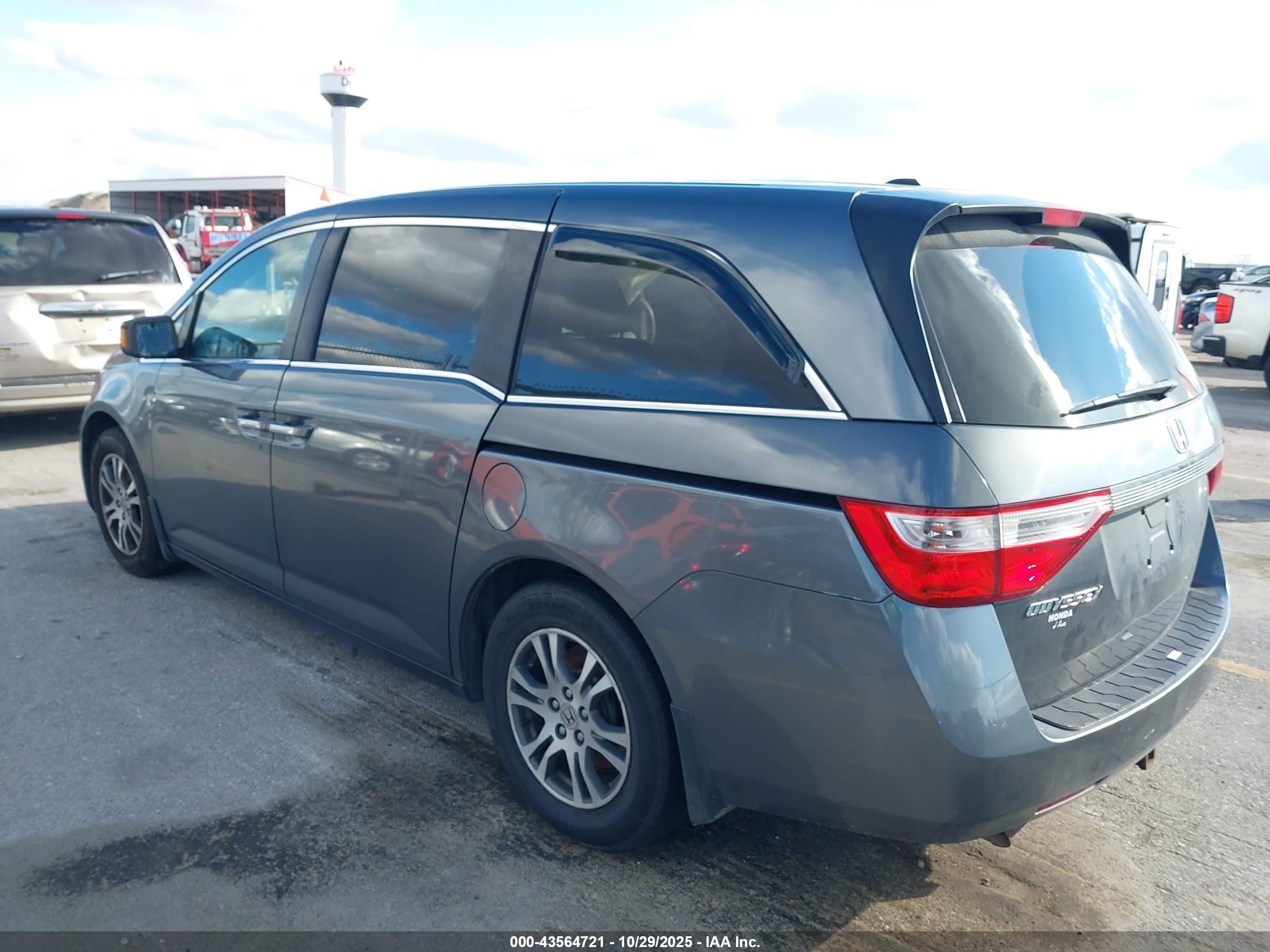 HONDA ODYSSEY image 3