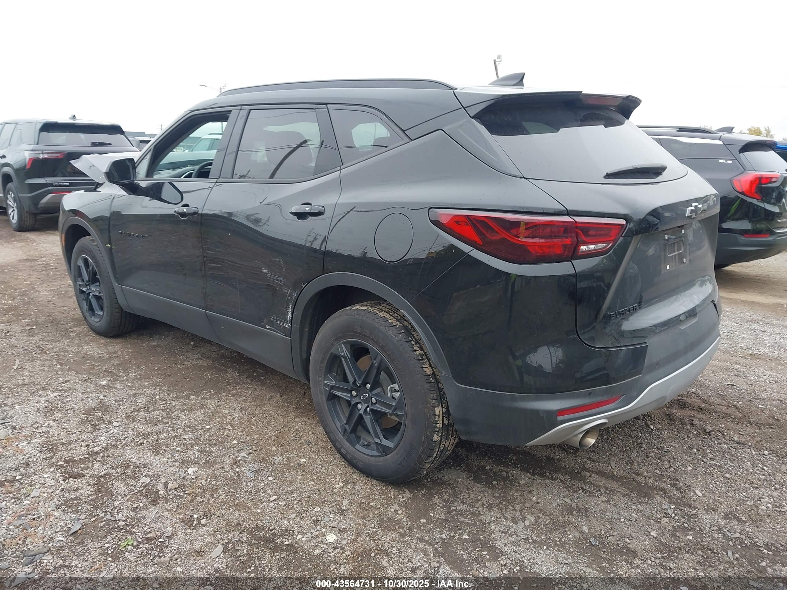 CHEVROLET BLAZER image 3