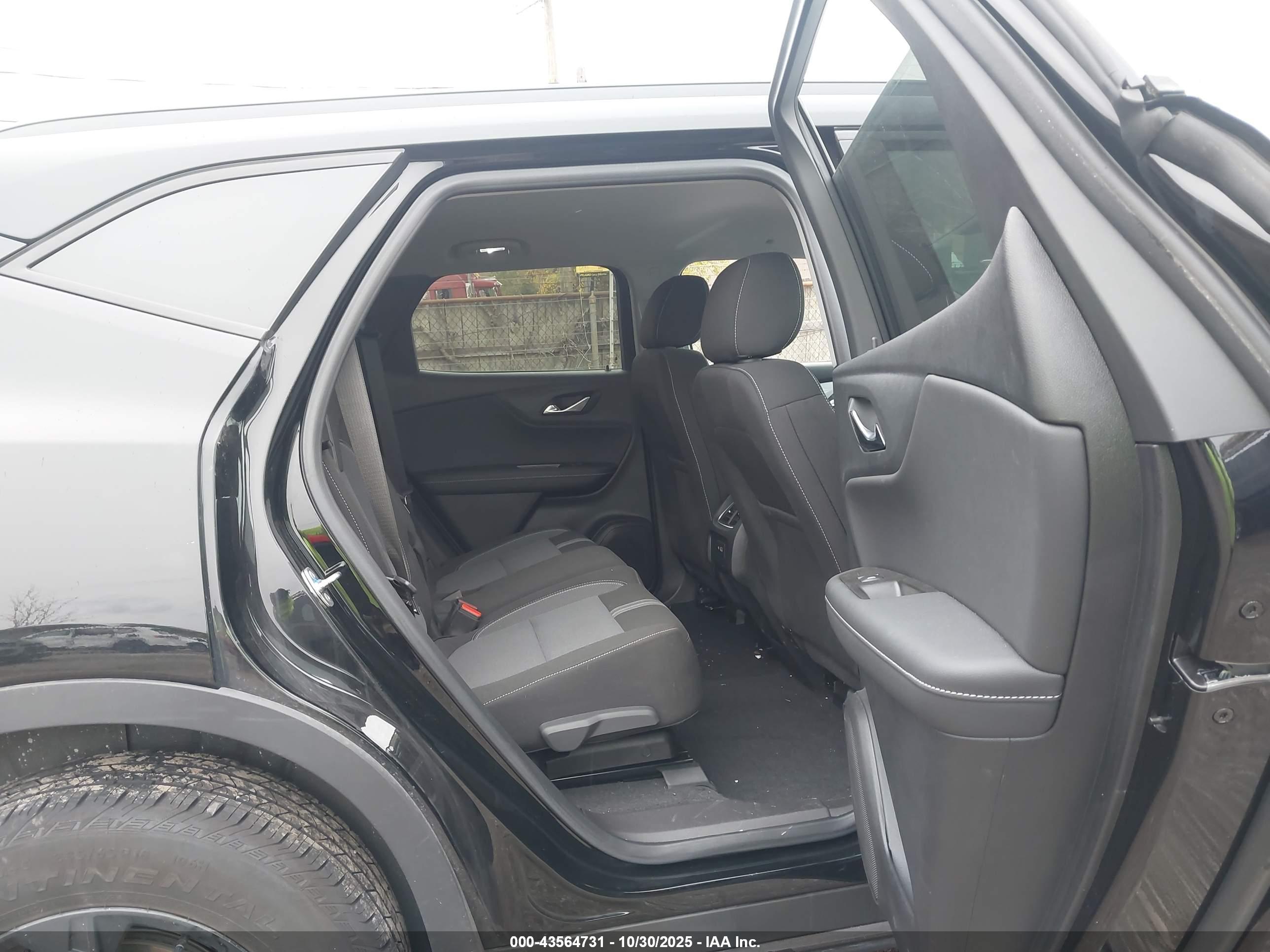 CHEVROLET BLAZER image 8