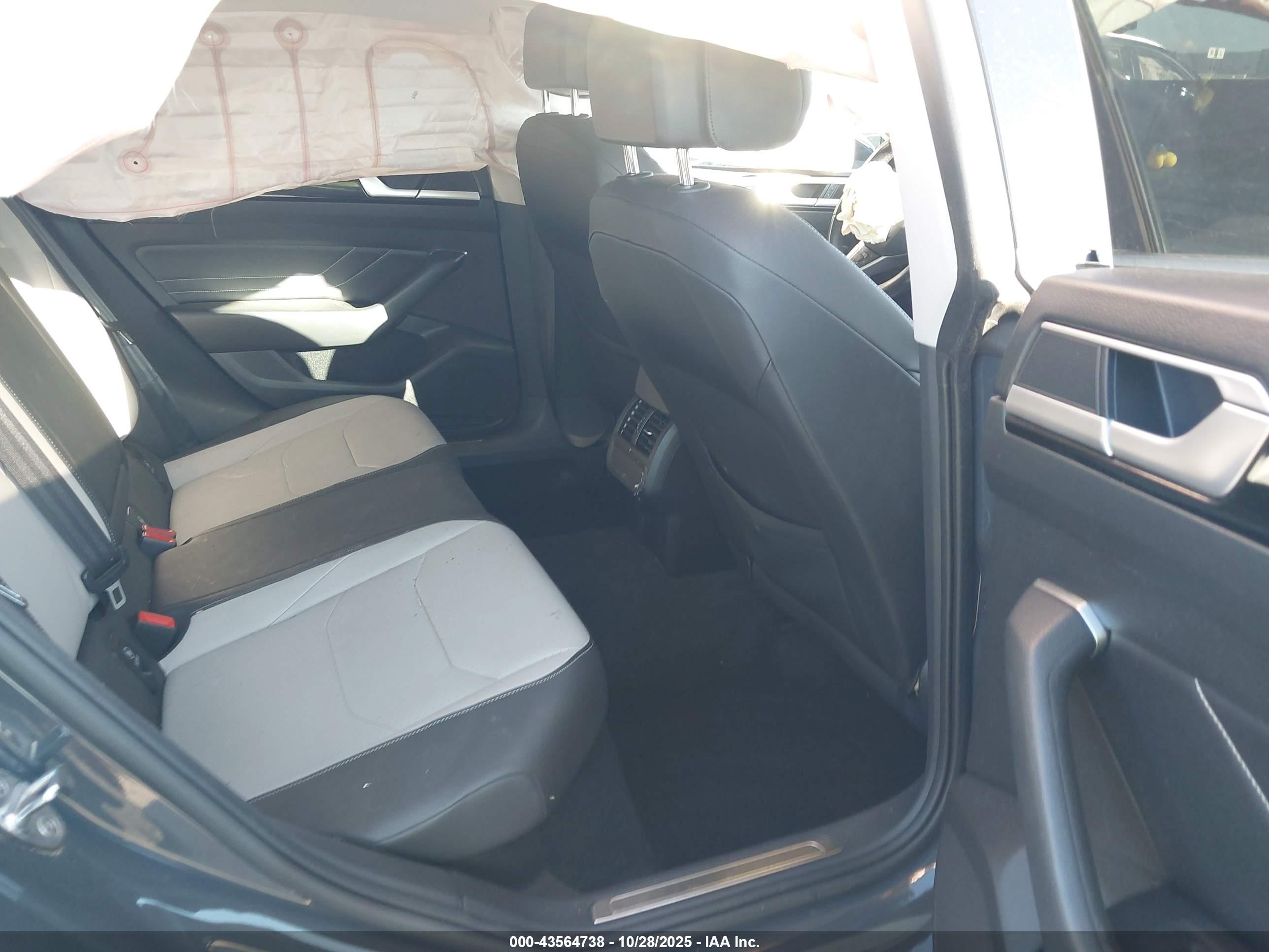 VOLKSWAGEN ARTEON image 8