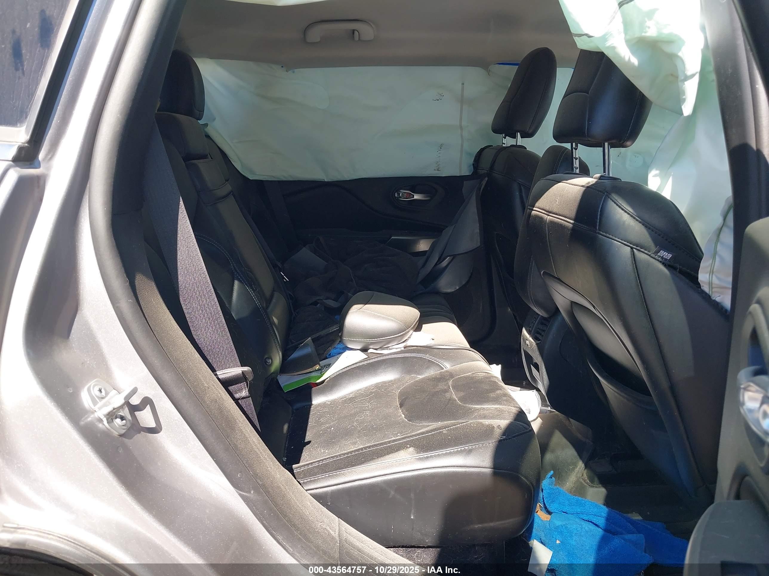 JEEP CHEROKEE image 8