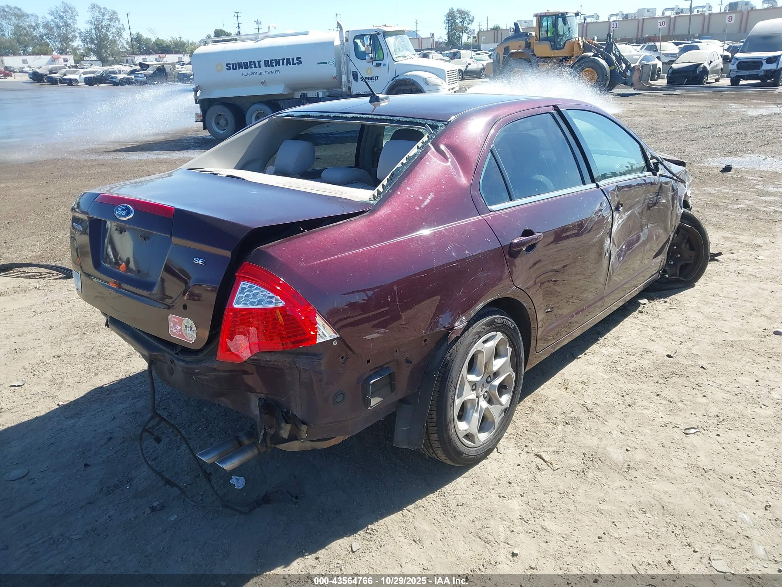 FORD FUSION image 4