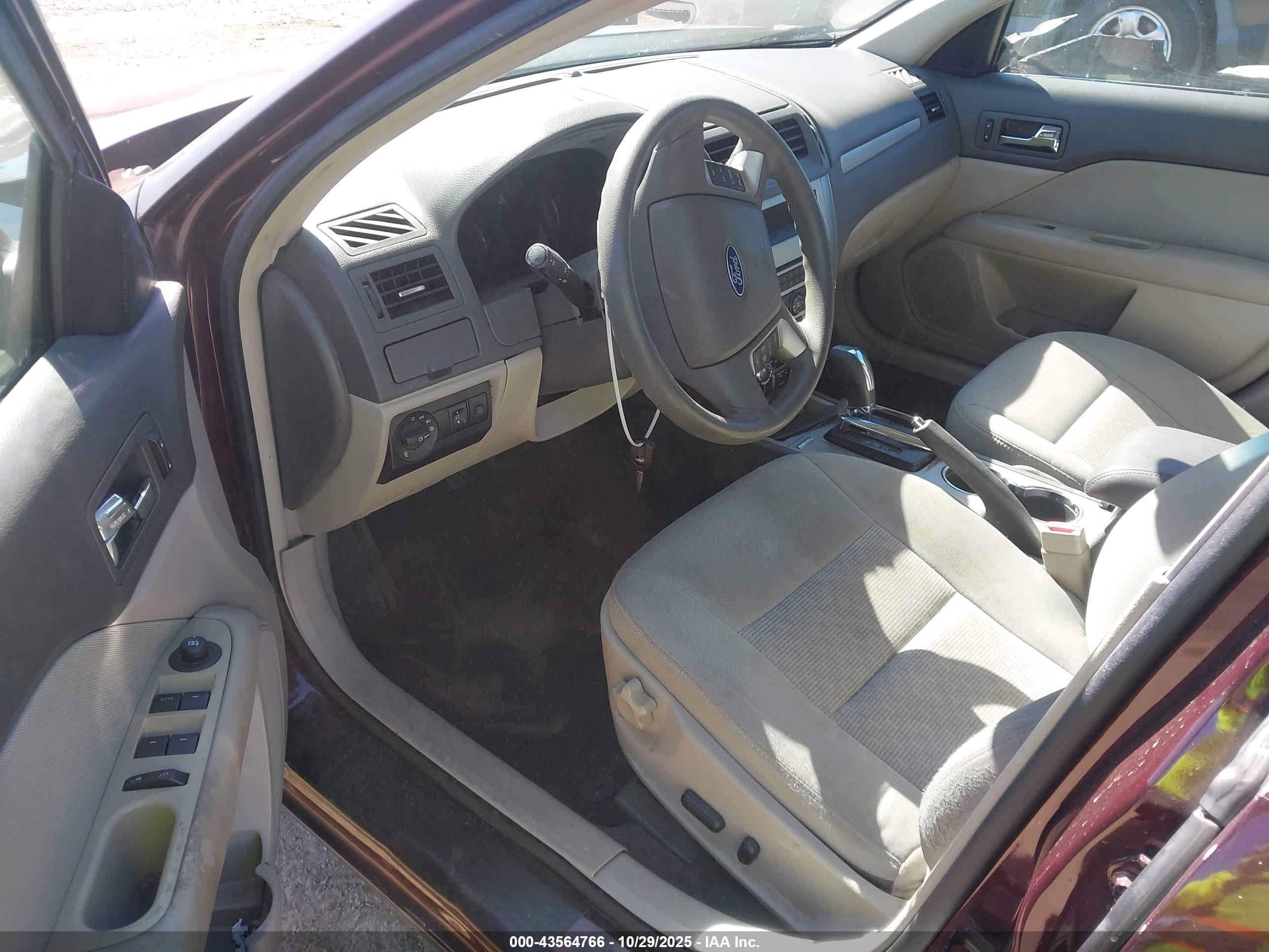 FORD FUSION image 5