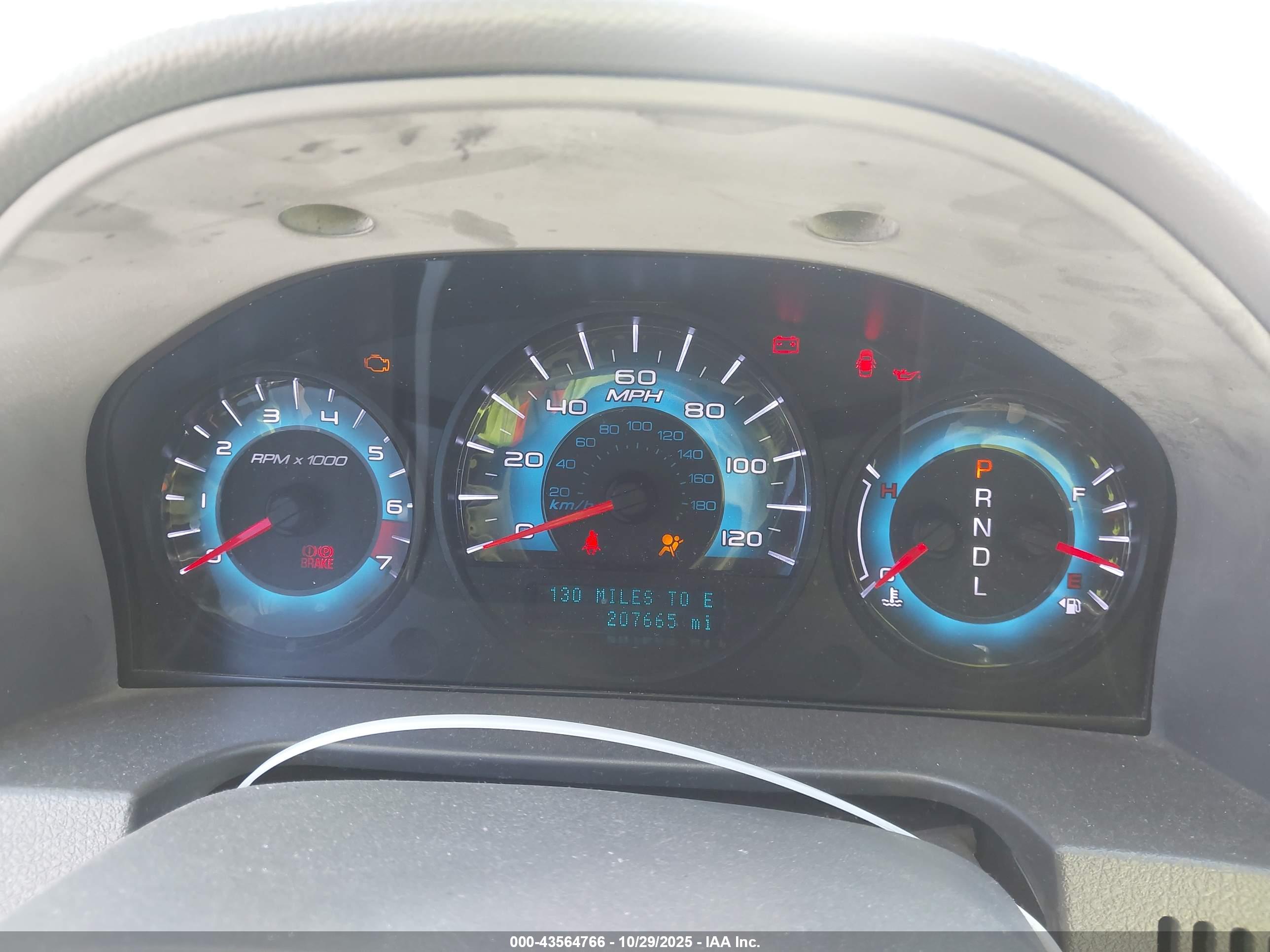 FORD FUSION image 7