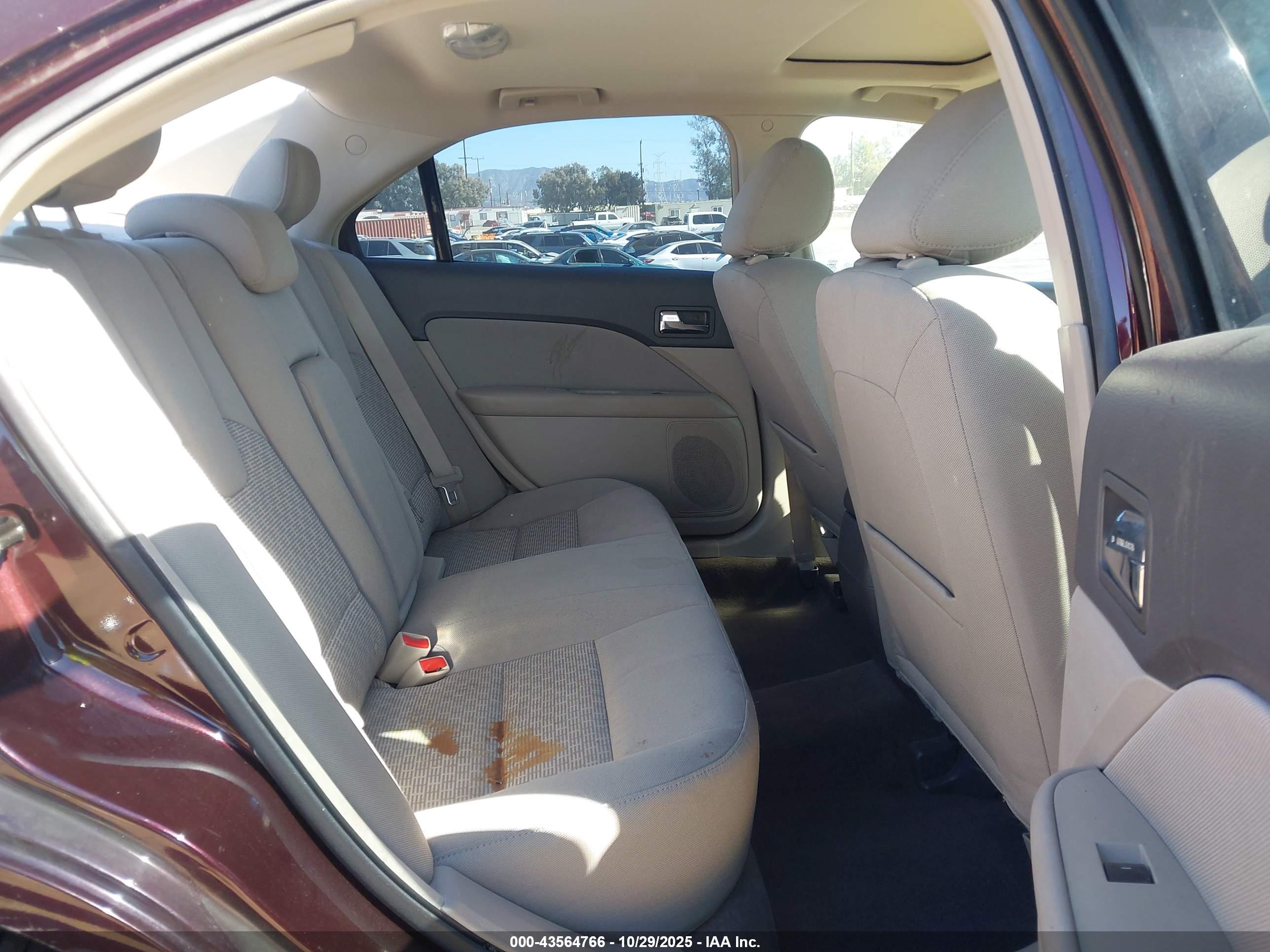 FORD FUSION image 8