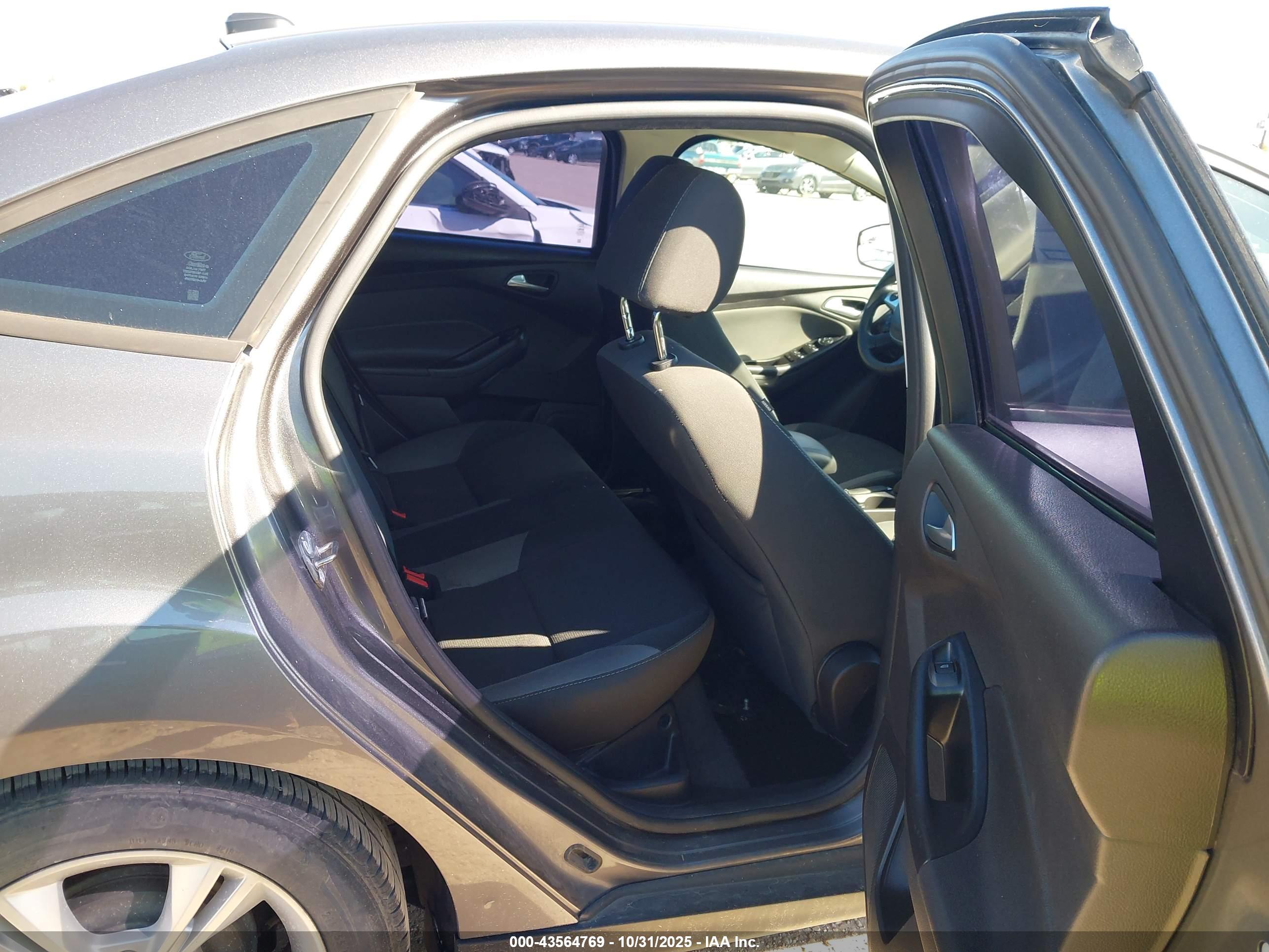 FORD FOCUS image 8