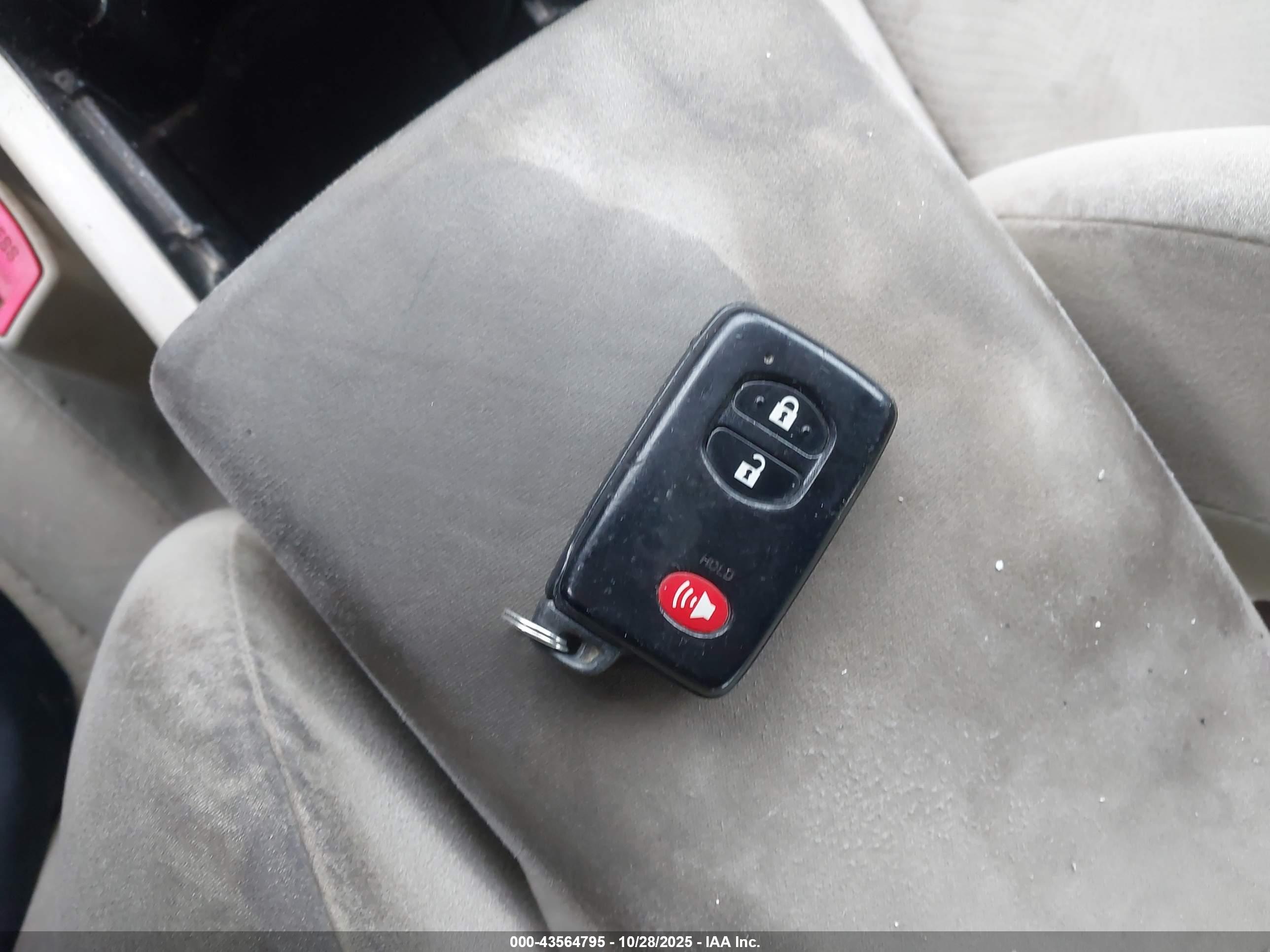 TOYOTA PRIUS image 11