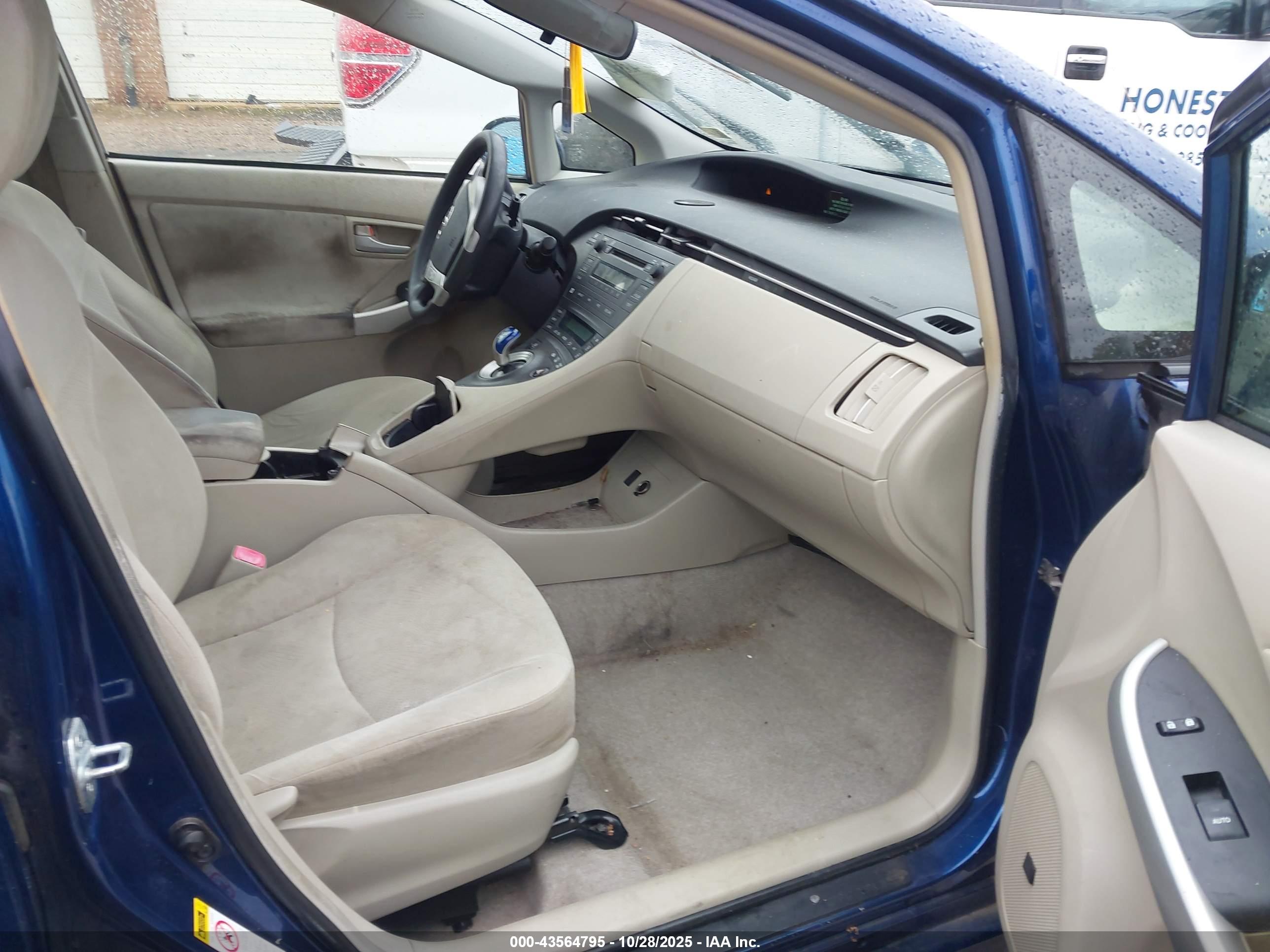 TOYOTA PRIUS image 5