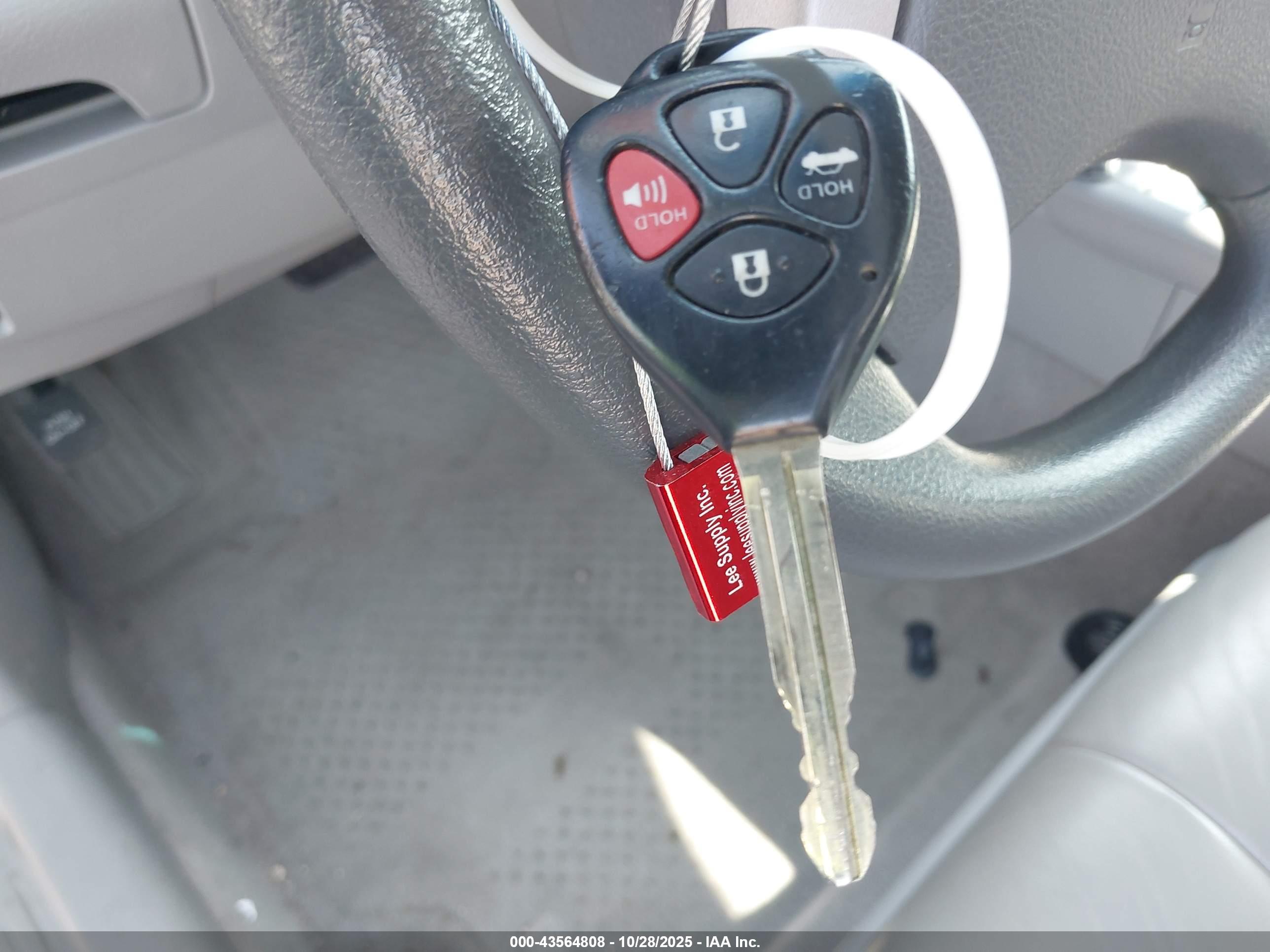 TOYOTA CAMRY image 11