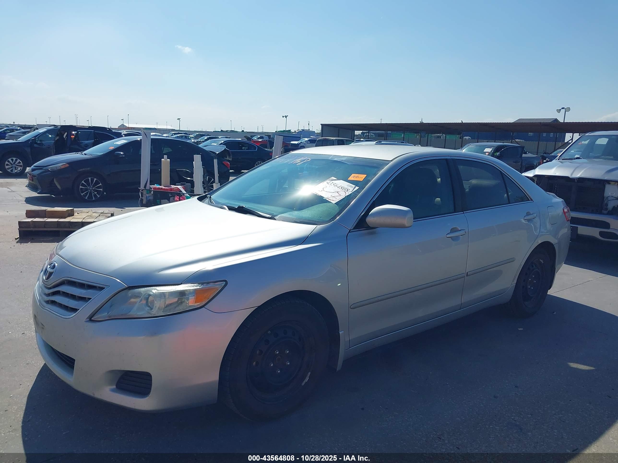 TOYOTA CAMRY image 2