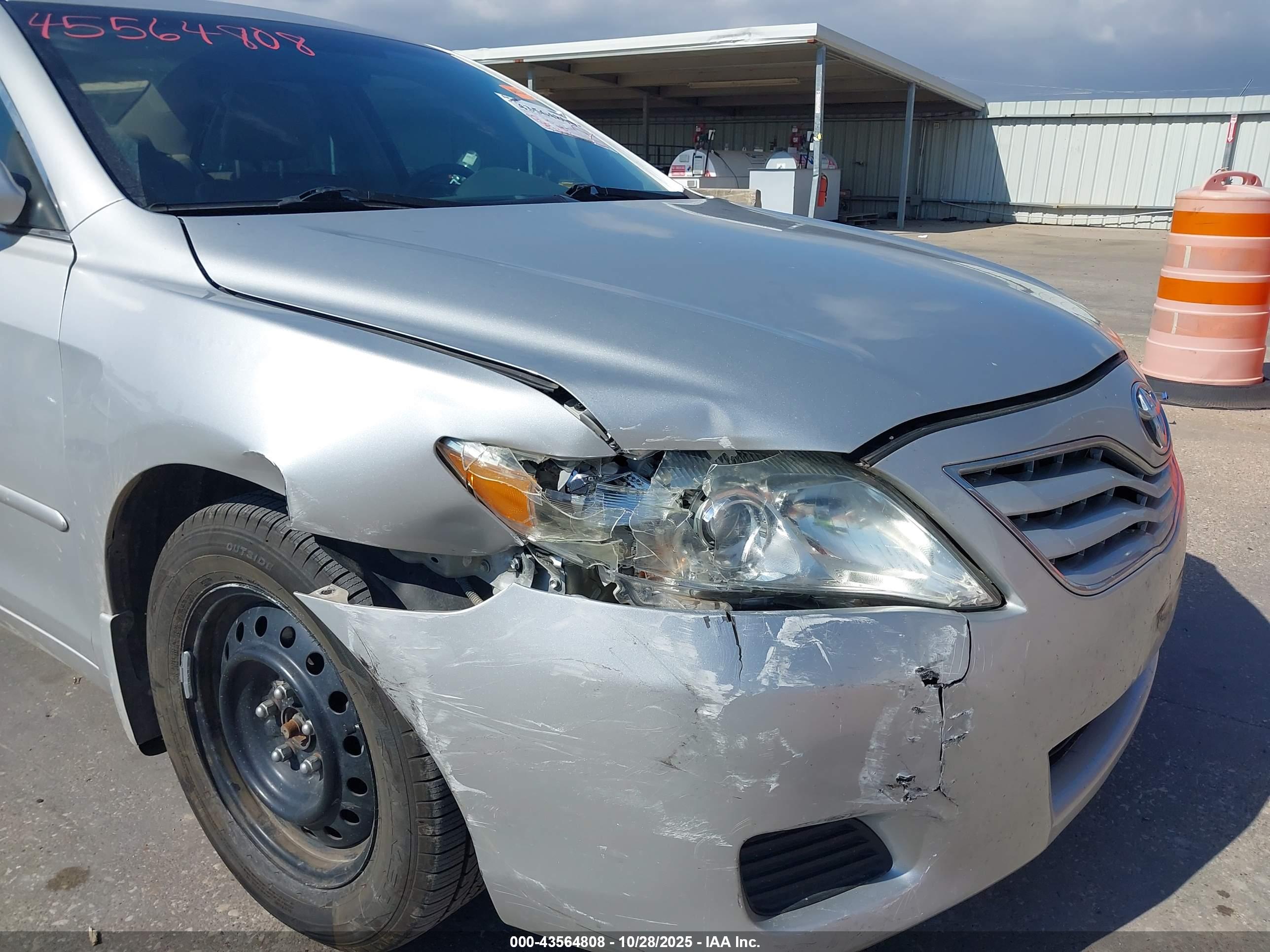 TOYOTA CAMRY image 6
