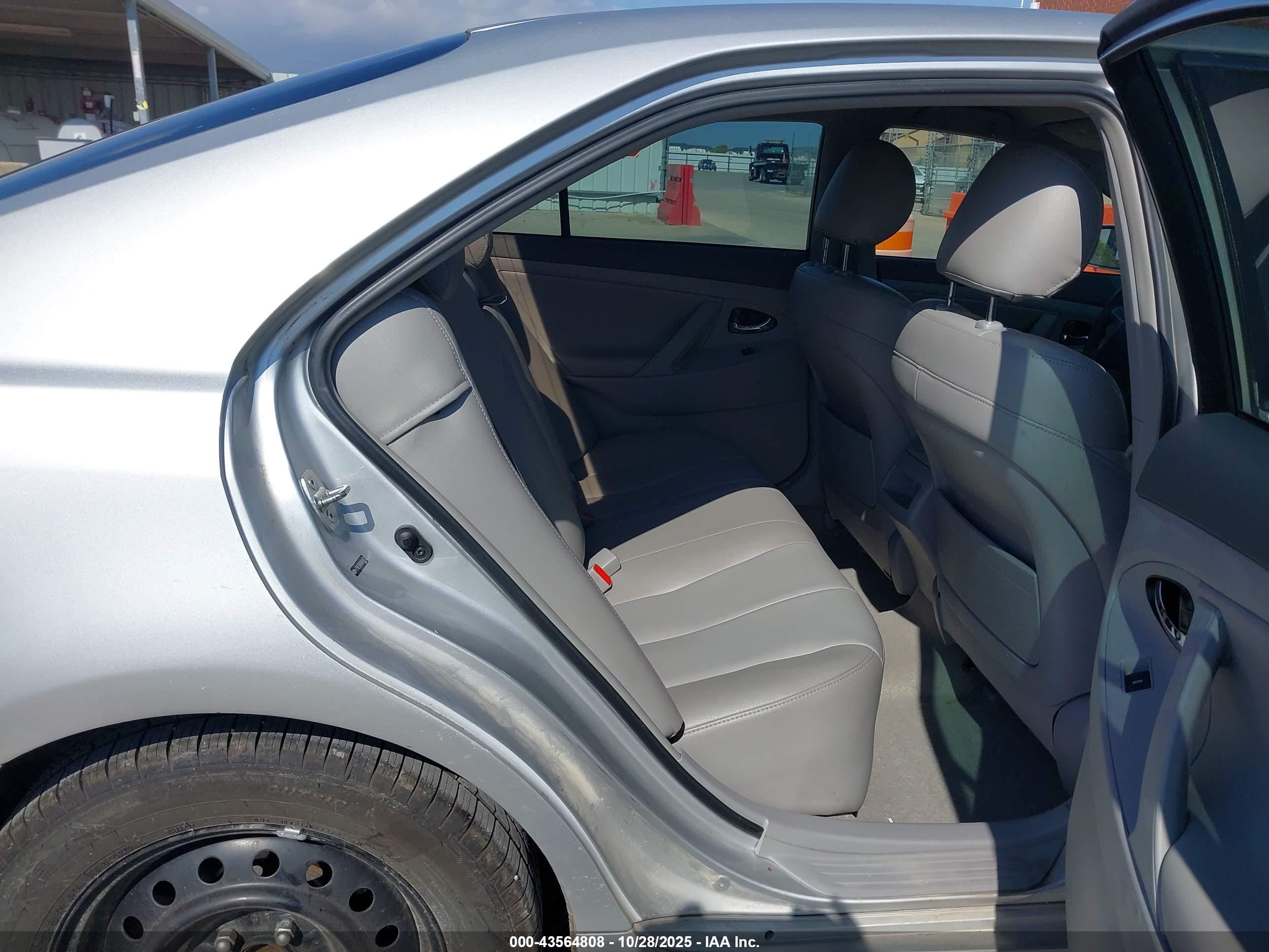 TOYOTA CAMRY image 8