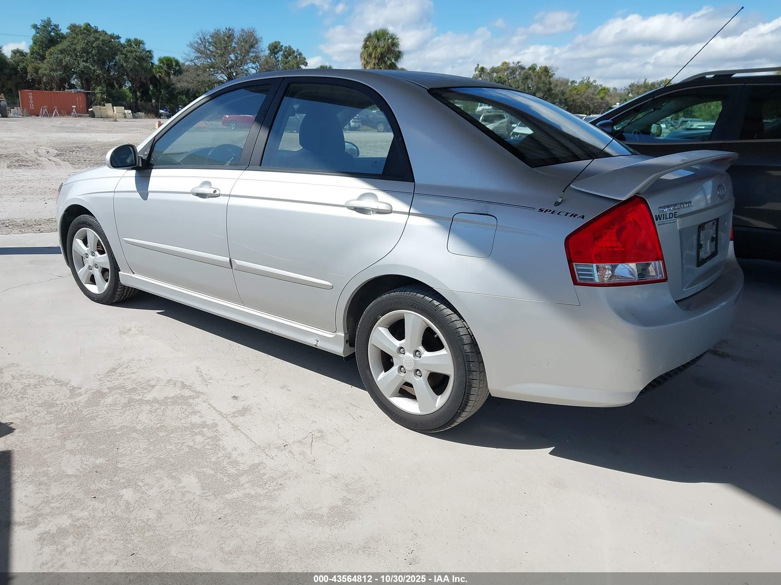 KIA SPECTRA image 3