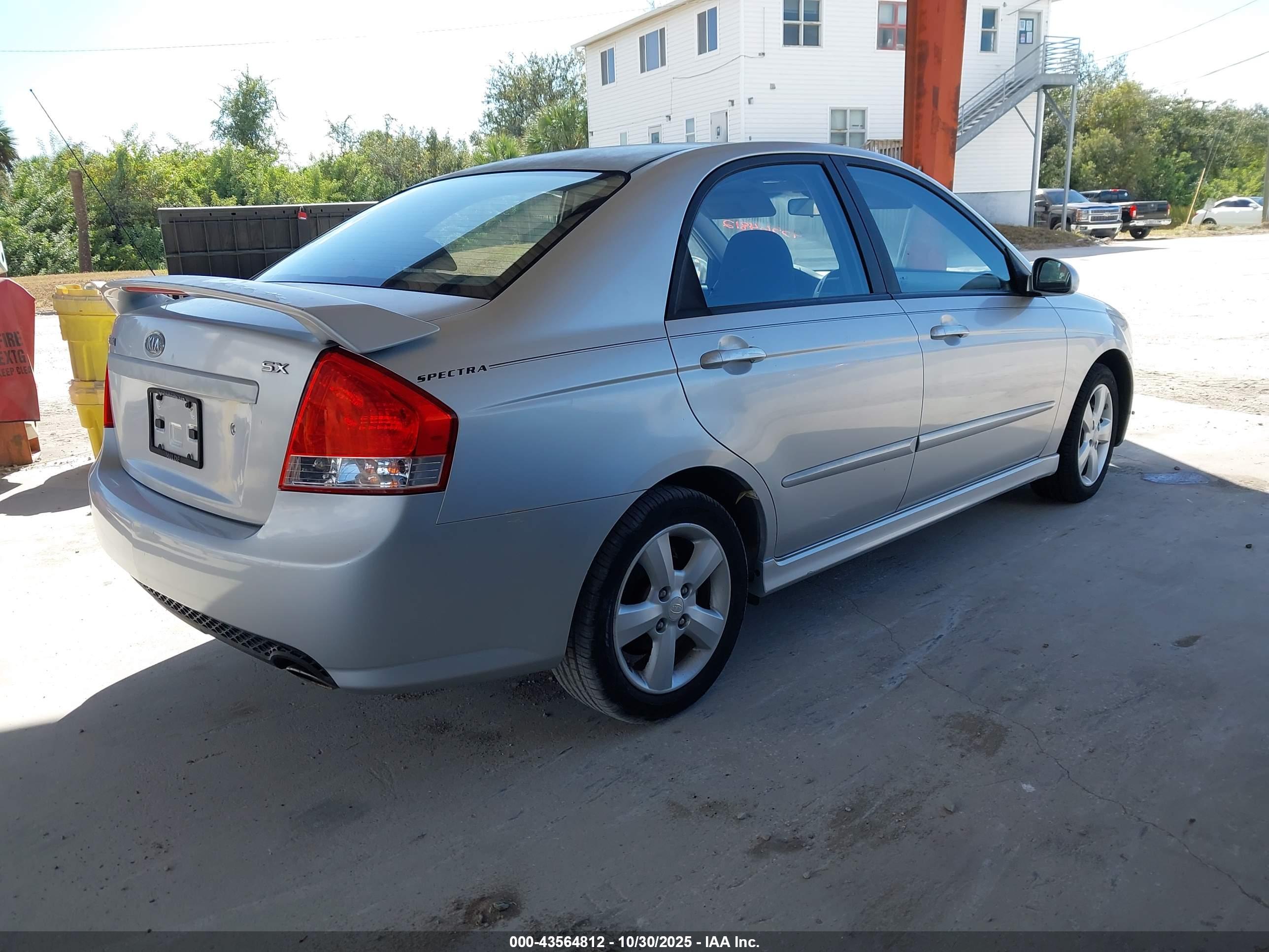 KIA SPECTRA image 4