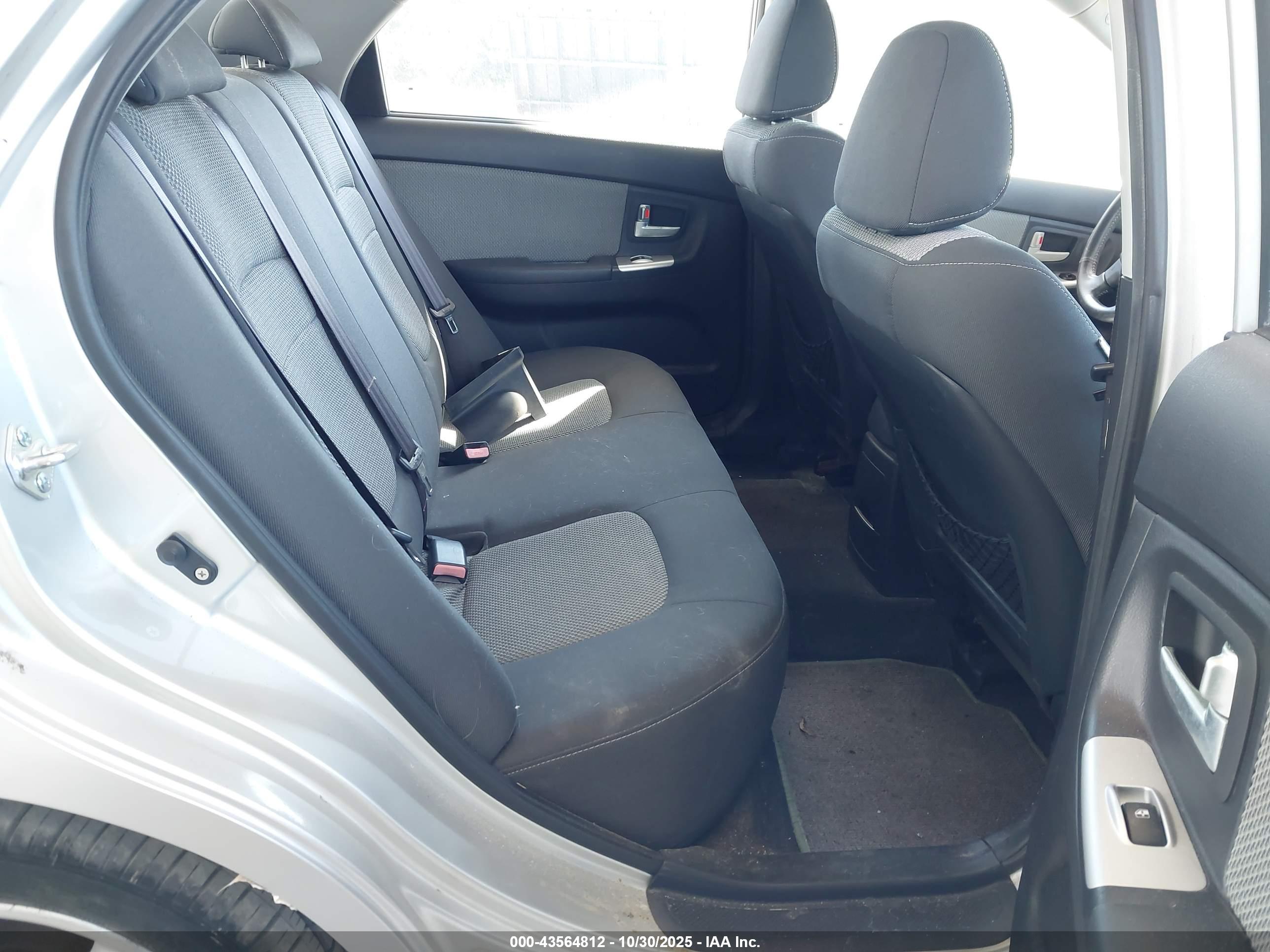KIA SPECTRA image 8