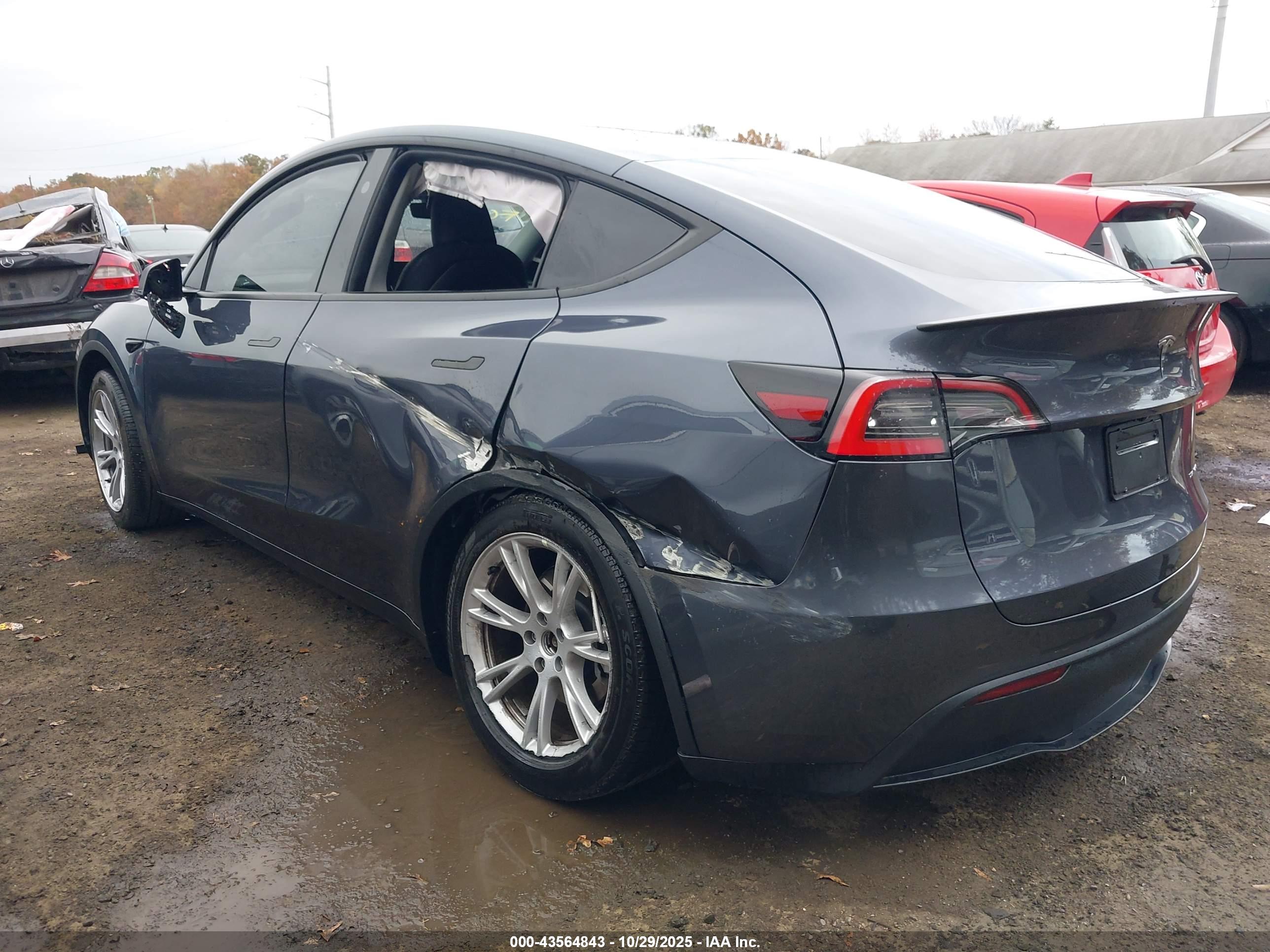 TESLA MODEL image 3