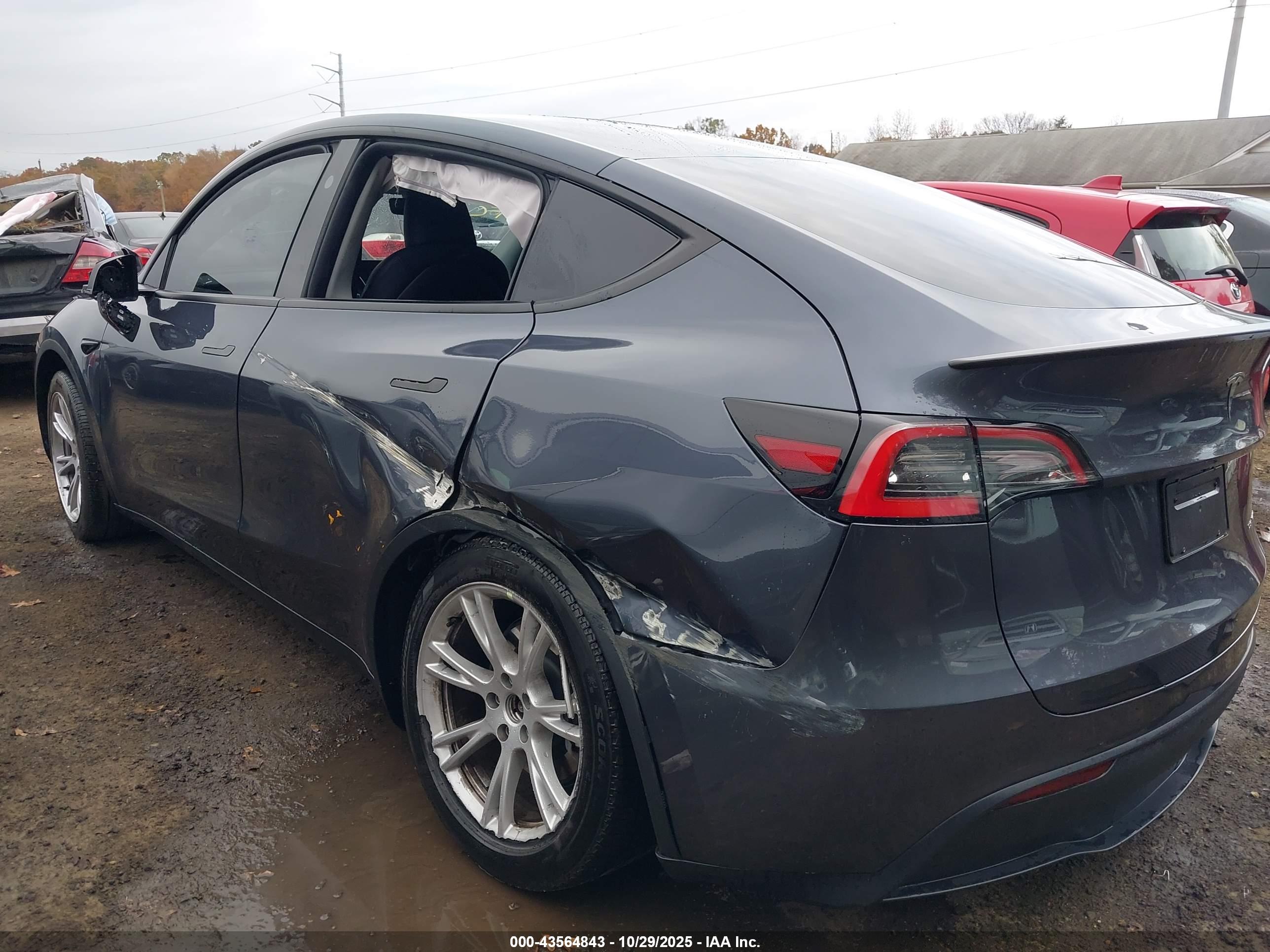 TESLA MODEL image 6