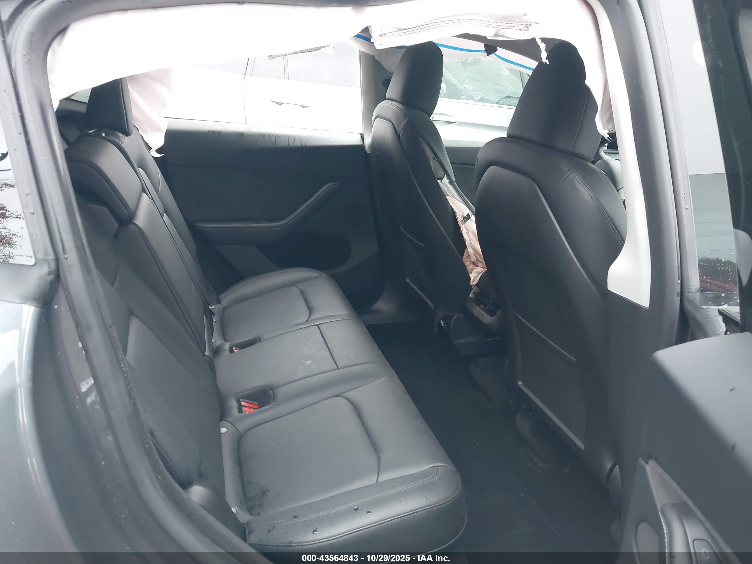 TESLA MODEL image 8