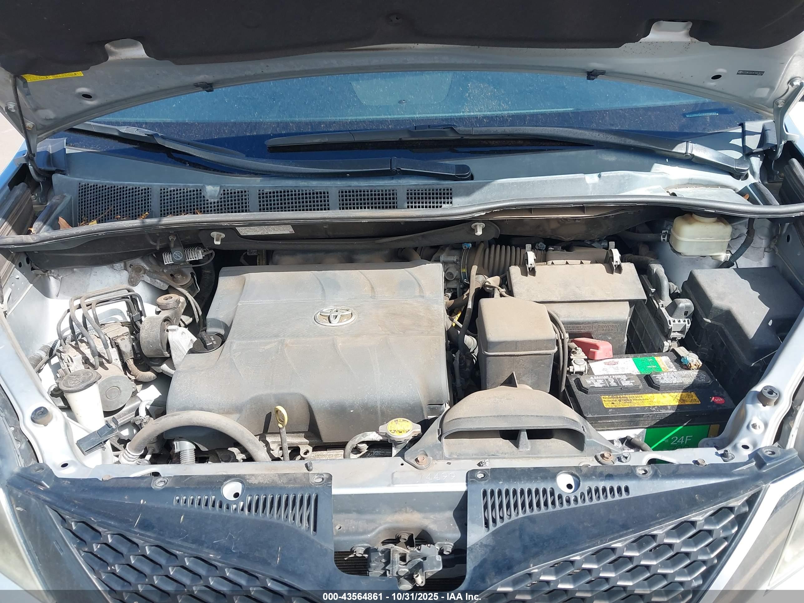 TOYOTA SIENNA image 10