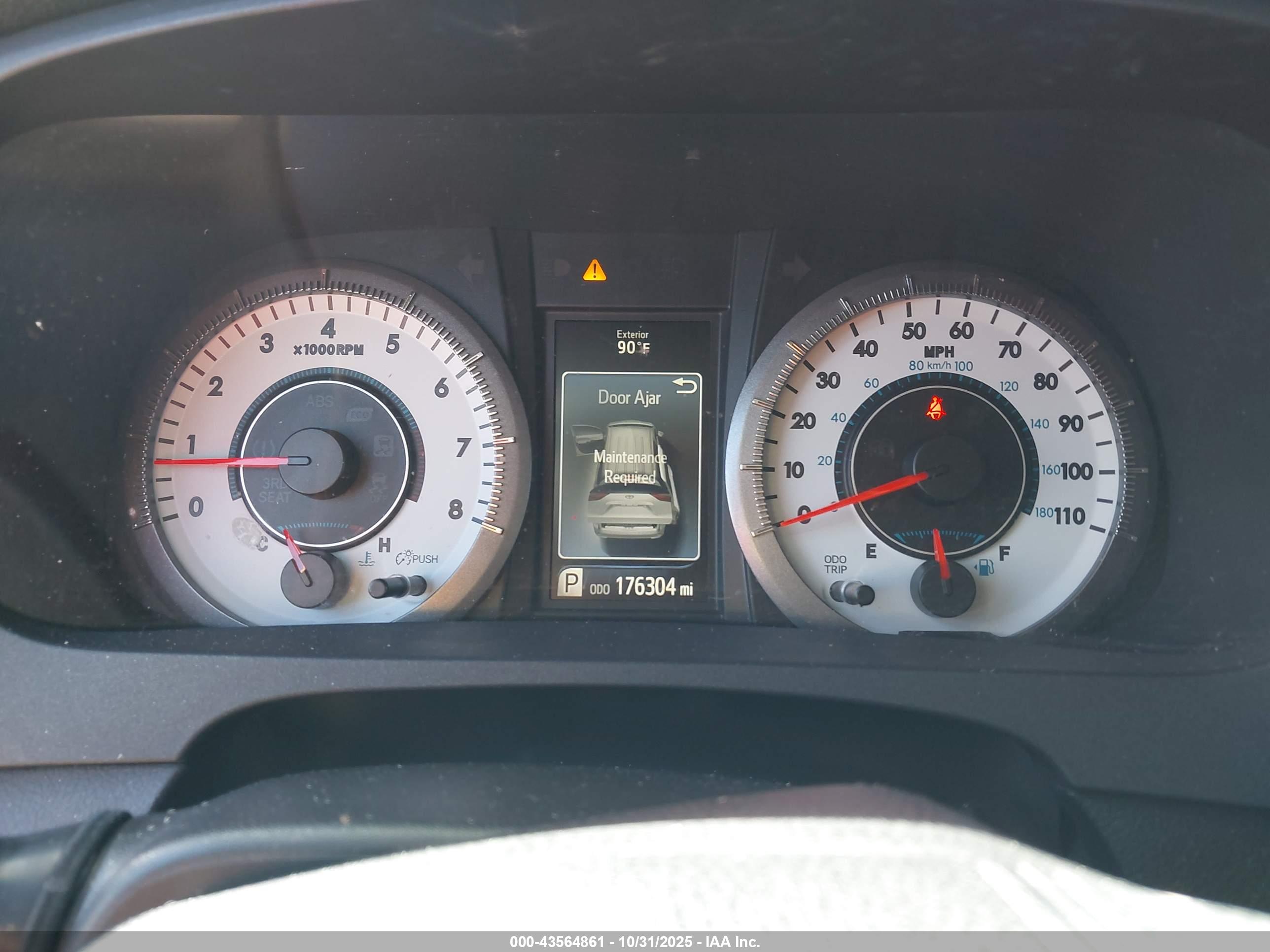 TOYOTA SIENNA image 7