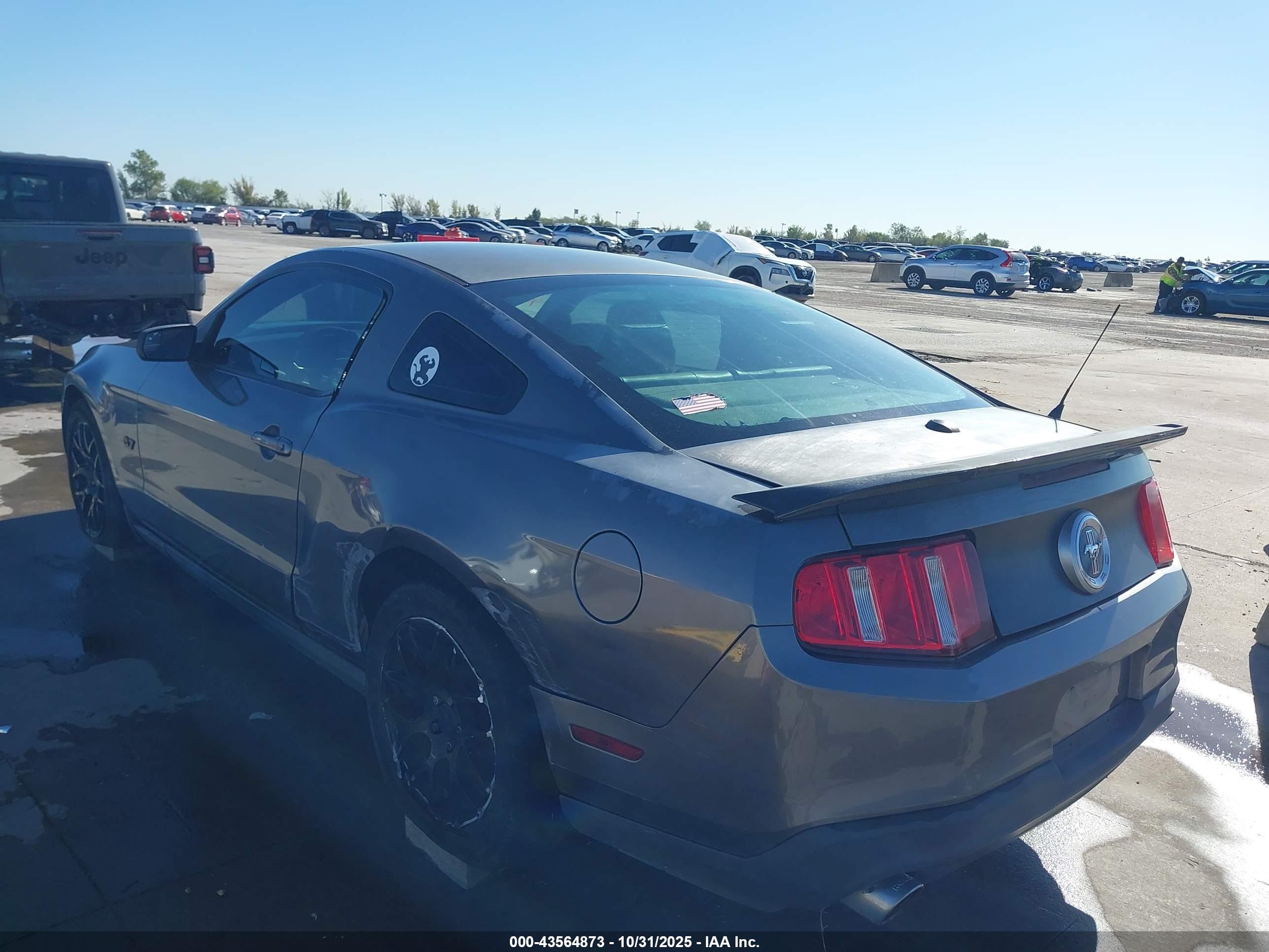 FORD MUSTANG image 3